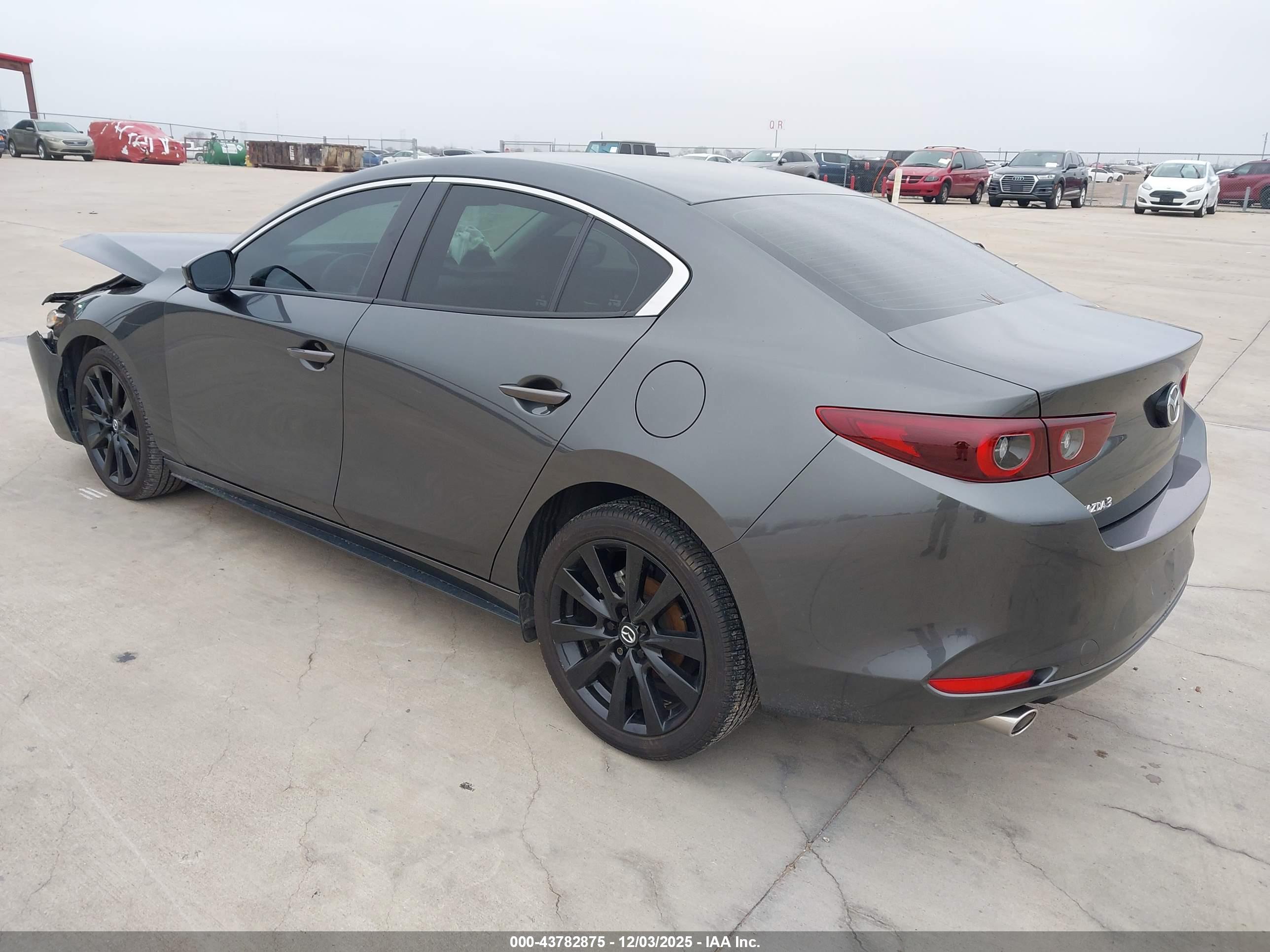 MAZDA 3 image 3