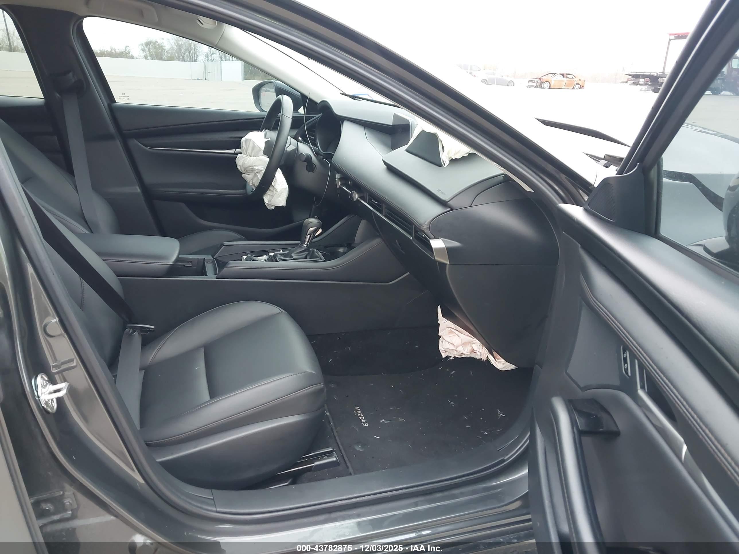 MAZDA 3 image 5