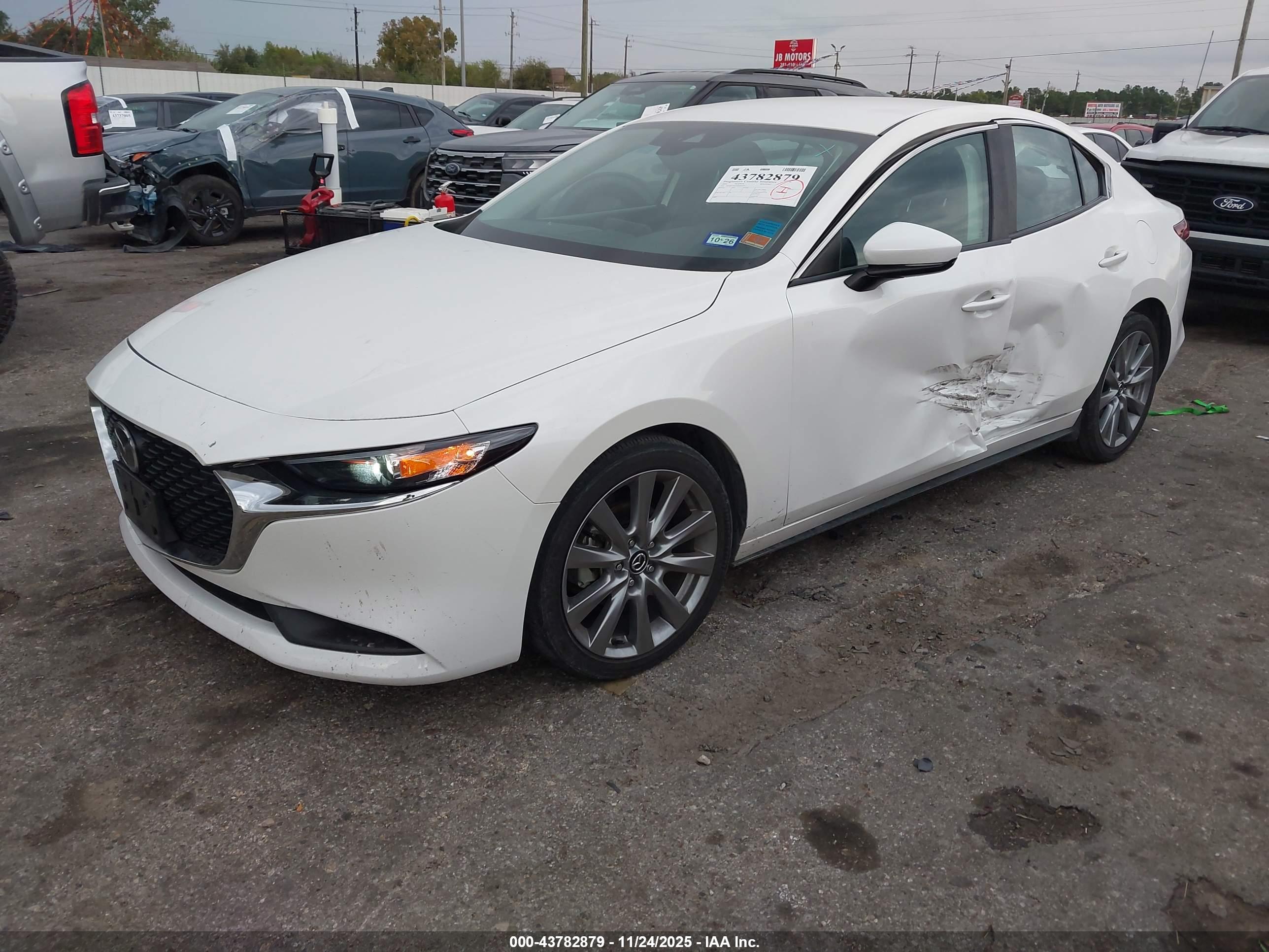 MAZDA MAZDA3 image 2