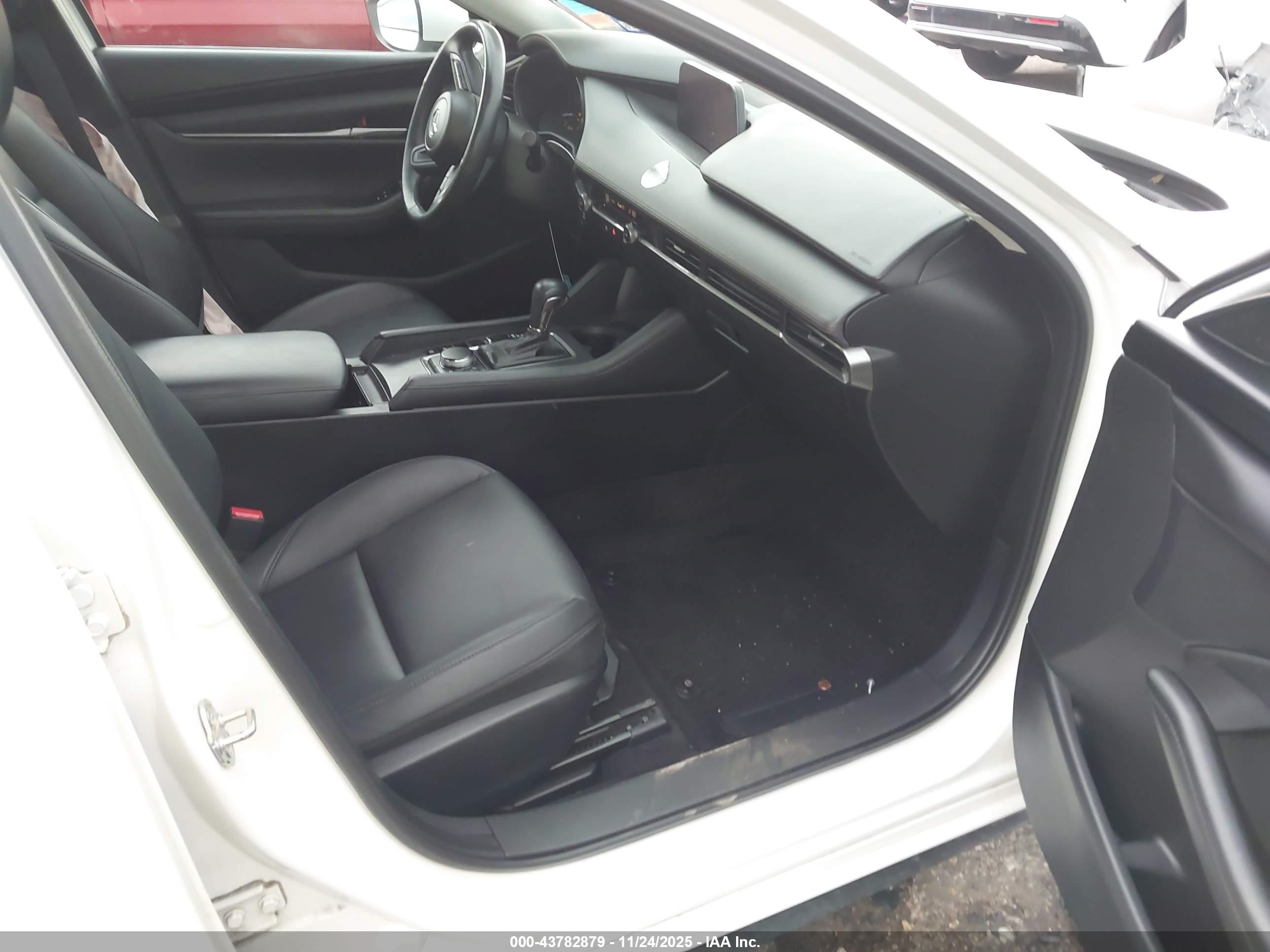 MAZDA MAZDA3 image 5