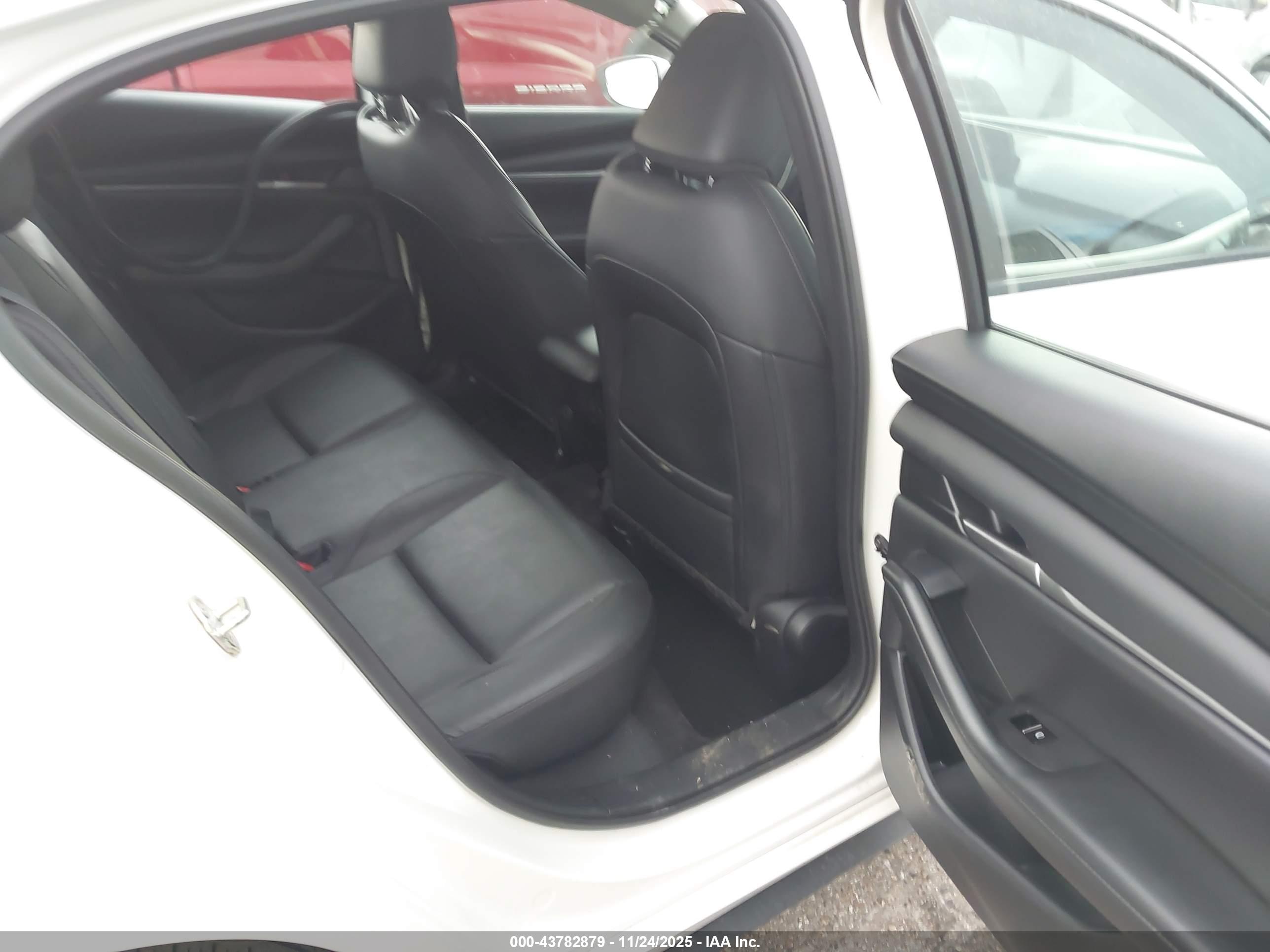 MAZDA MAZDA3 image 8