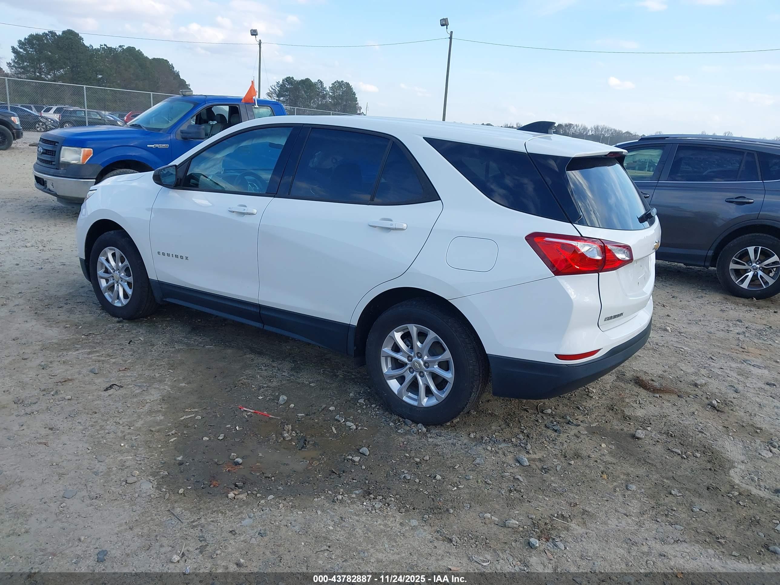 CHEVROLET EQUINOX image 3