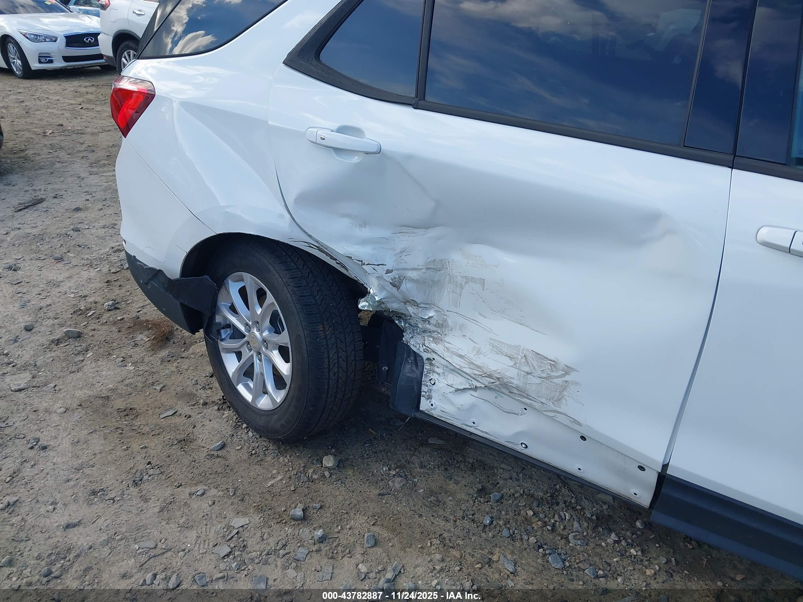 CHEVROLET EQUINOX image 6