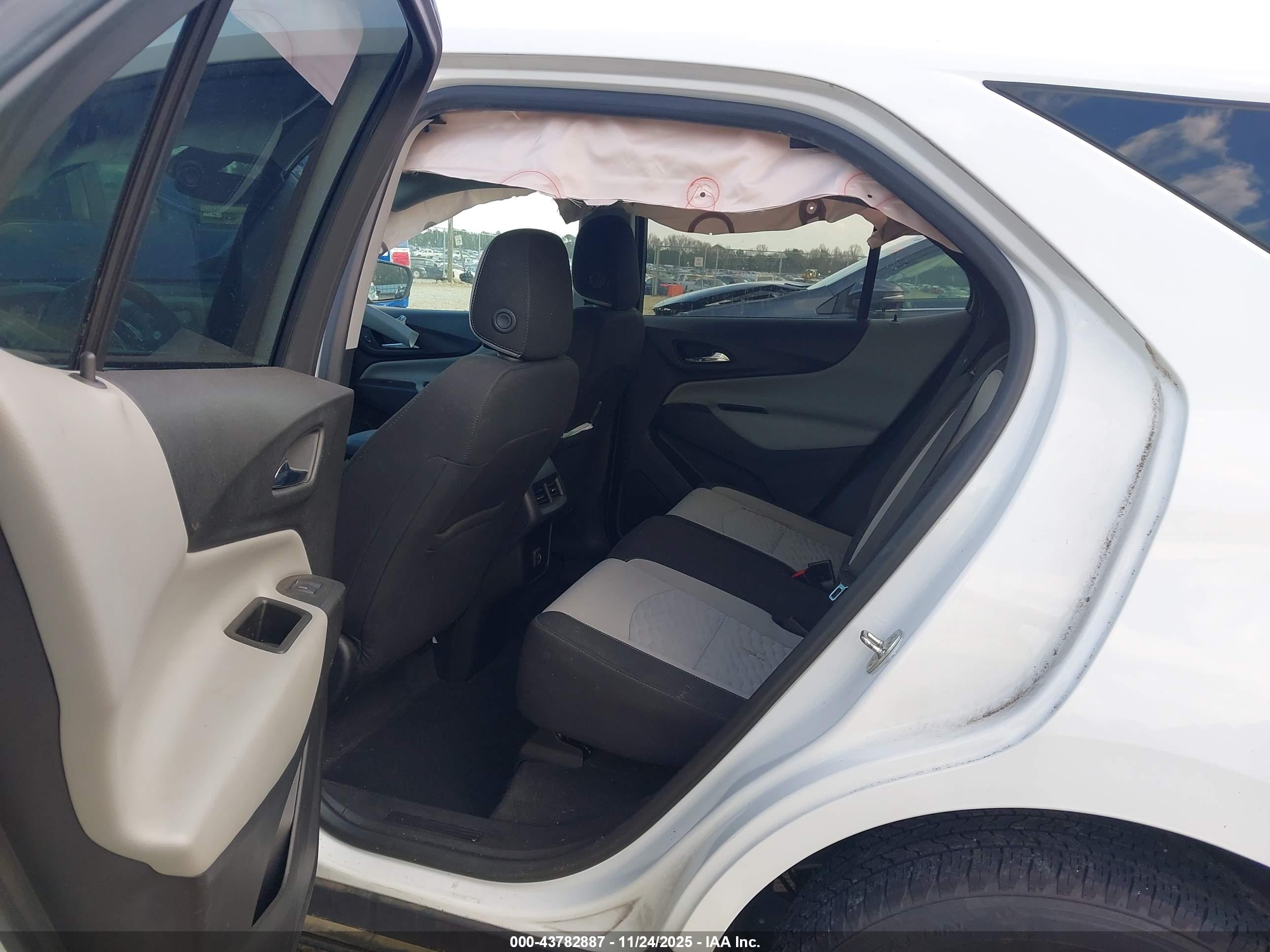 CHEVROLET EQUINOX image 8