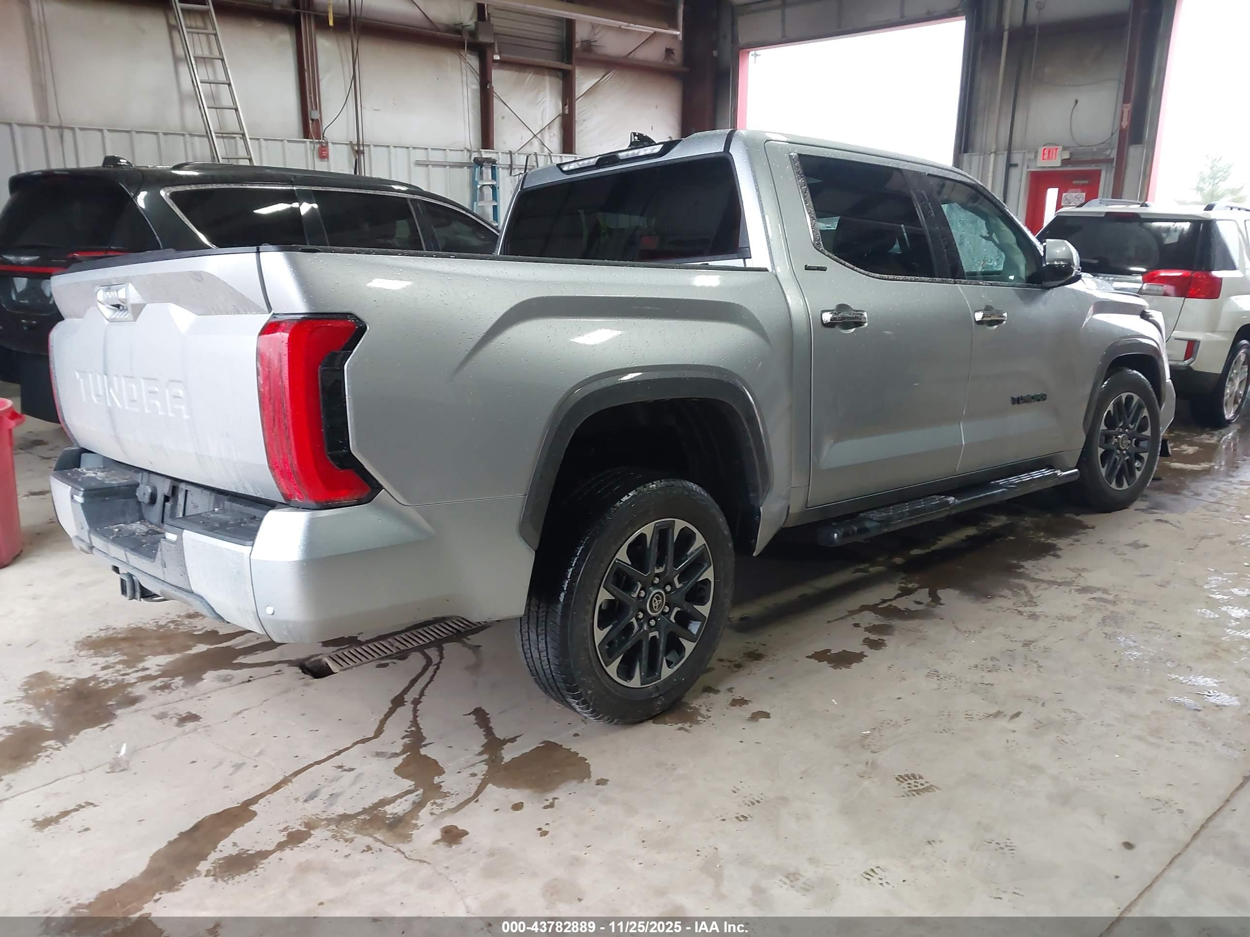 TOYOTA TUNDRA image 4