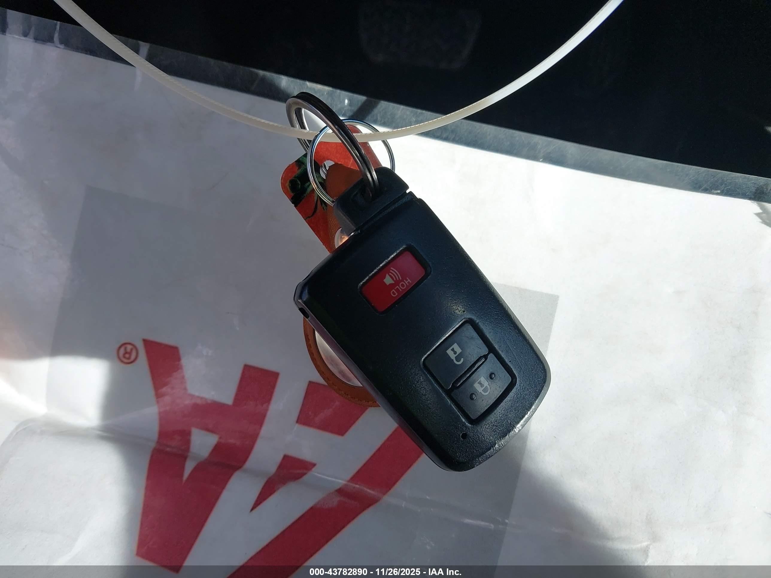 TOYOTA PRIUS image 11
