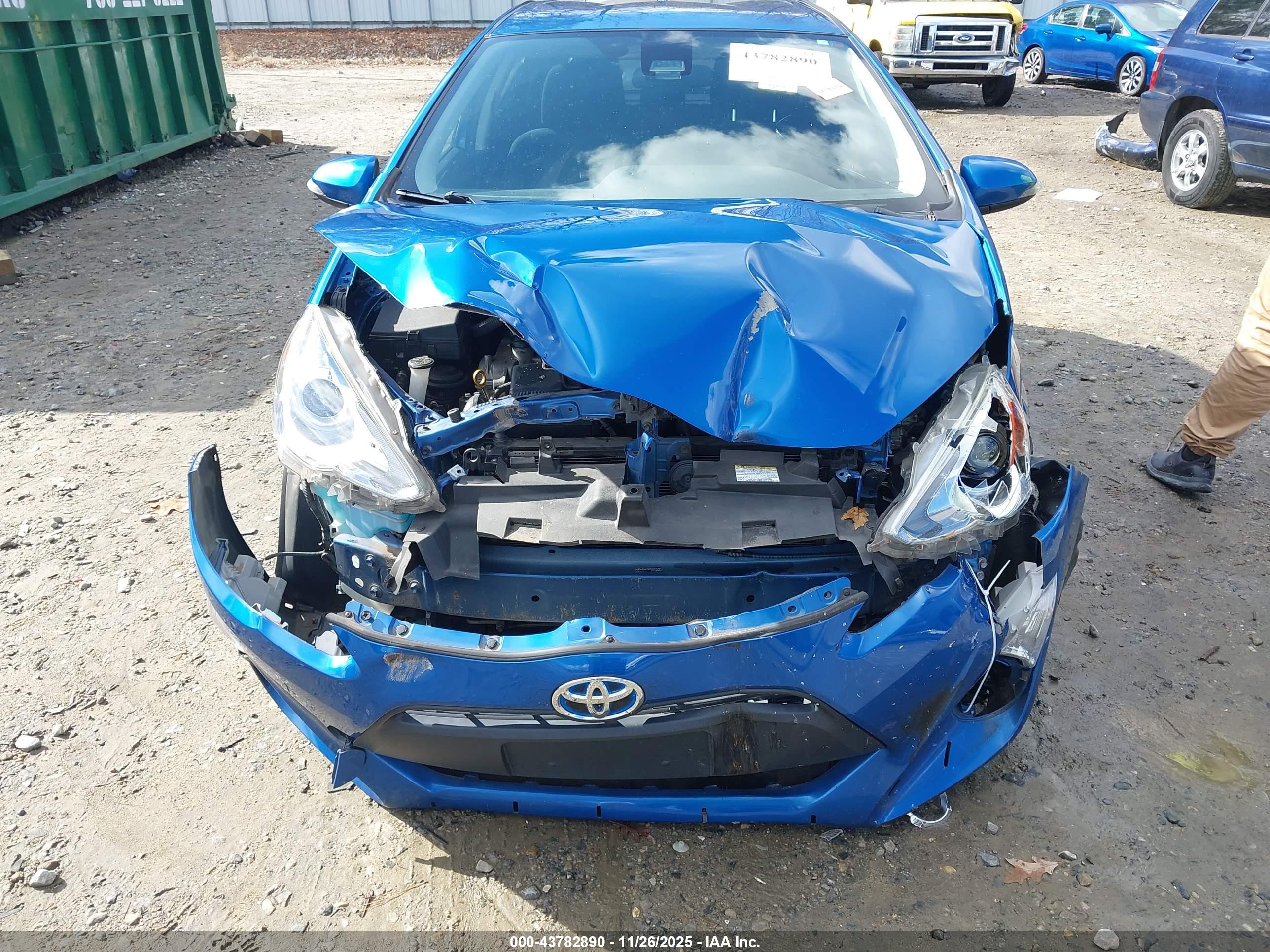 TOYOTA PRIUS image 6