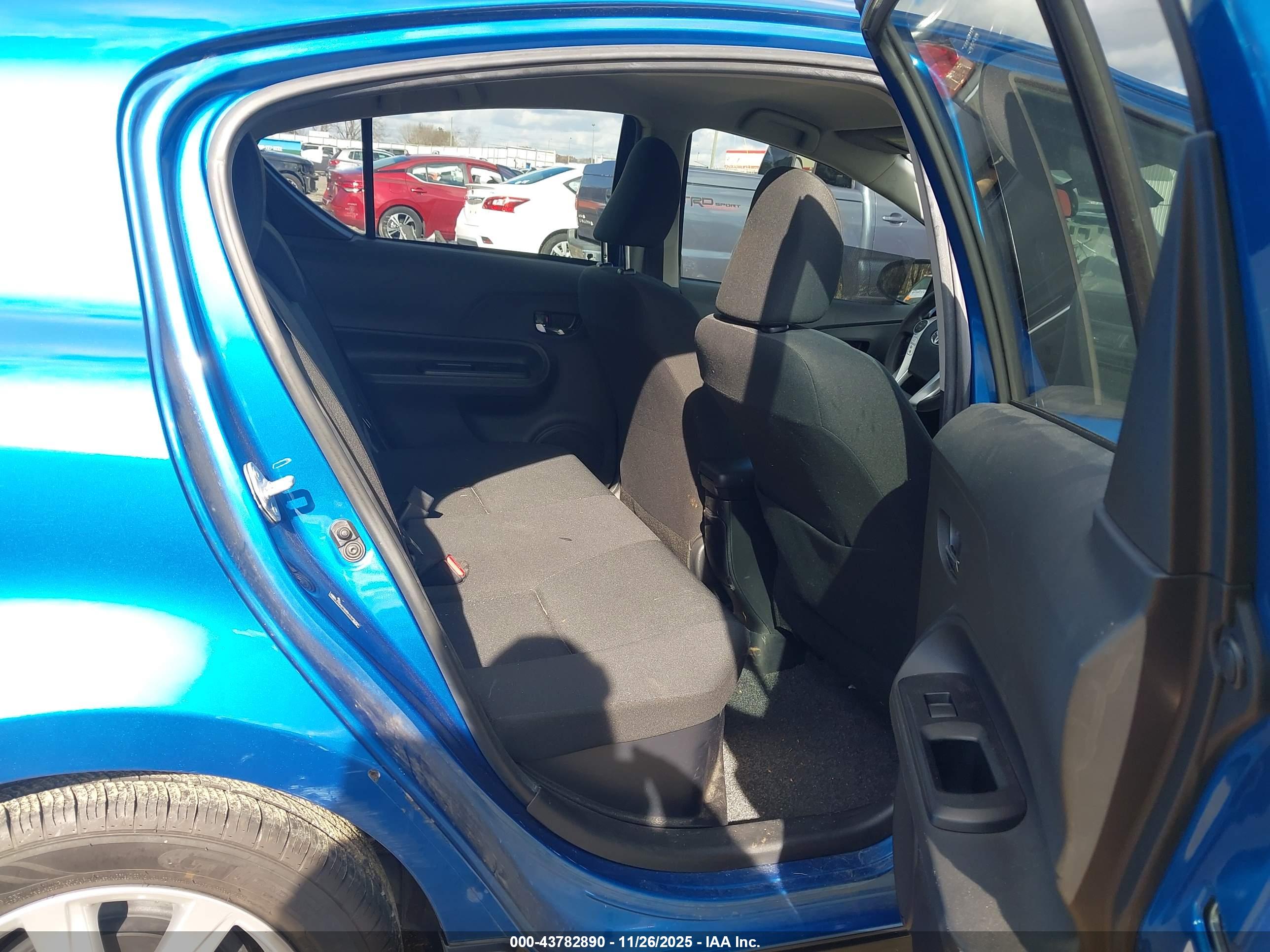 TOYOTA PRIUS image 8