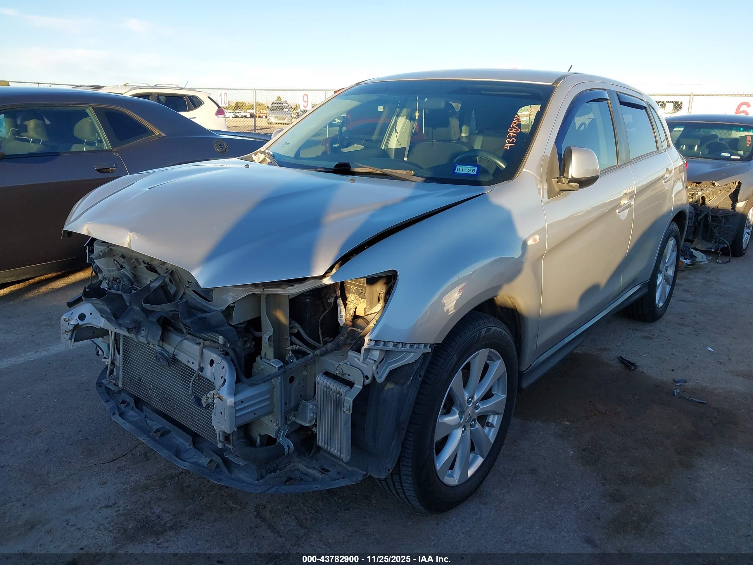 MITSUBISHI OUTLANDER image 2