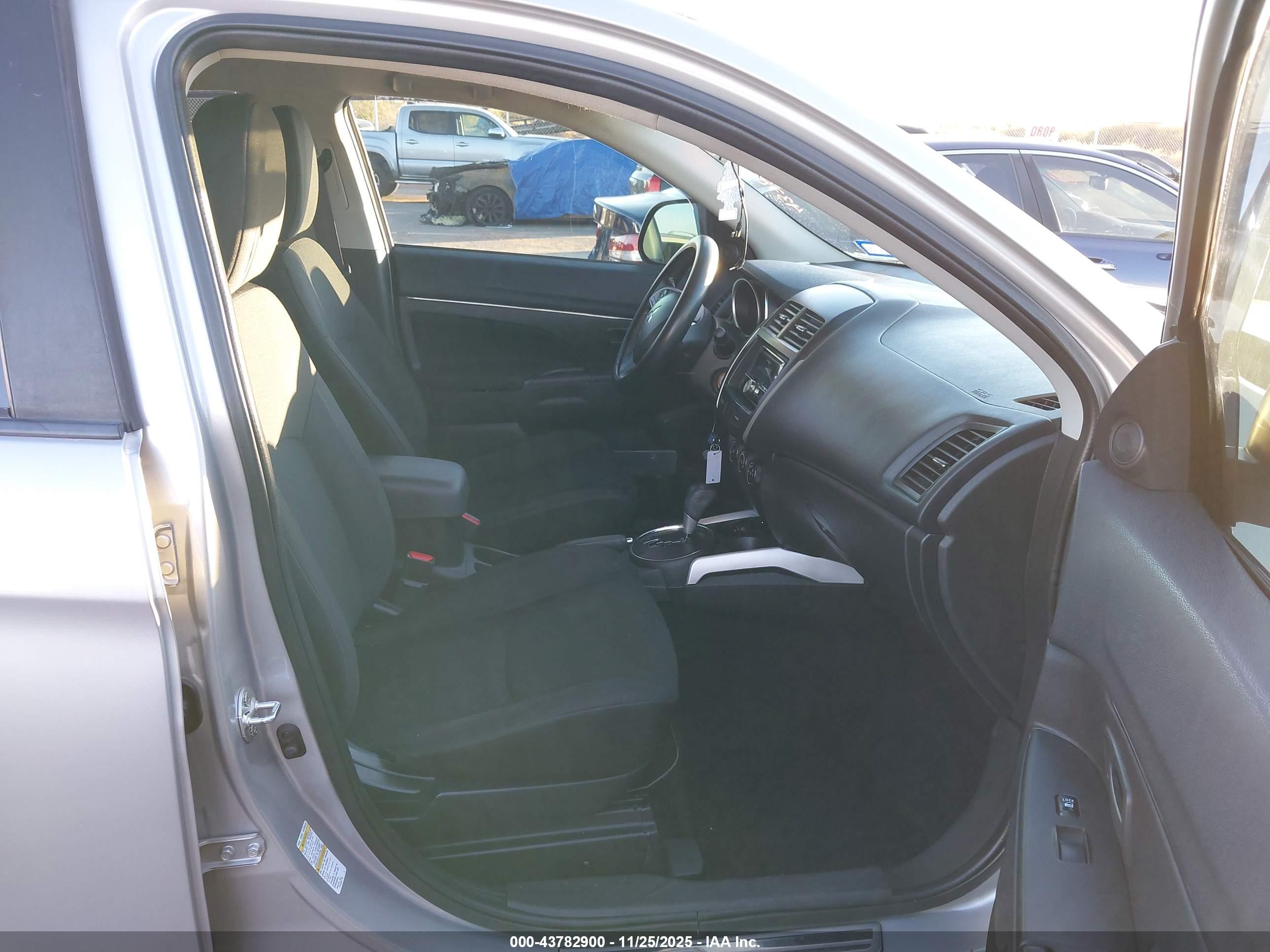 MITSUBISHI OUTLANDER image 5