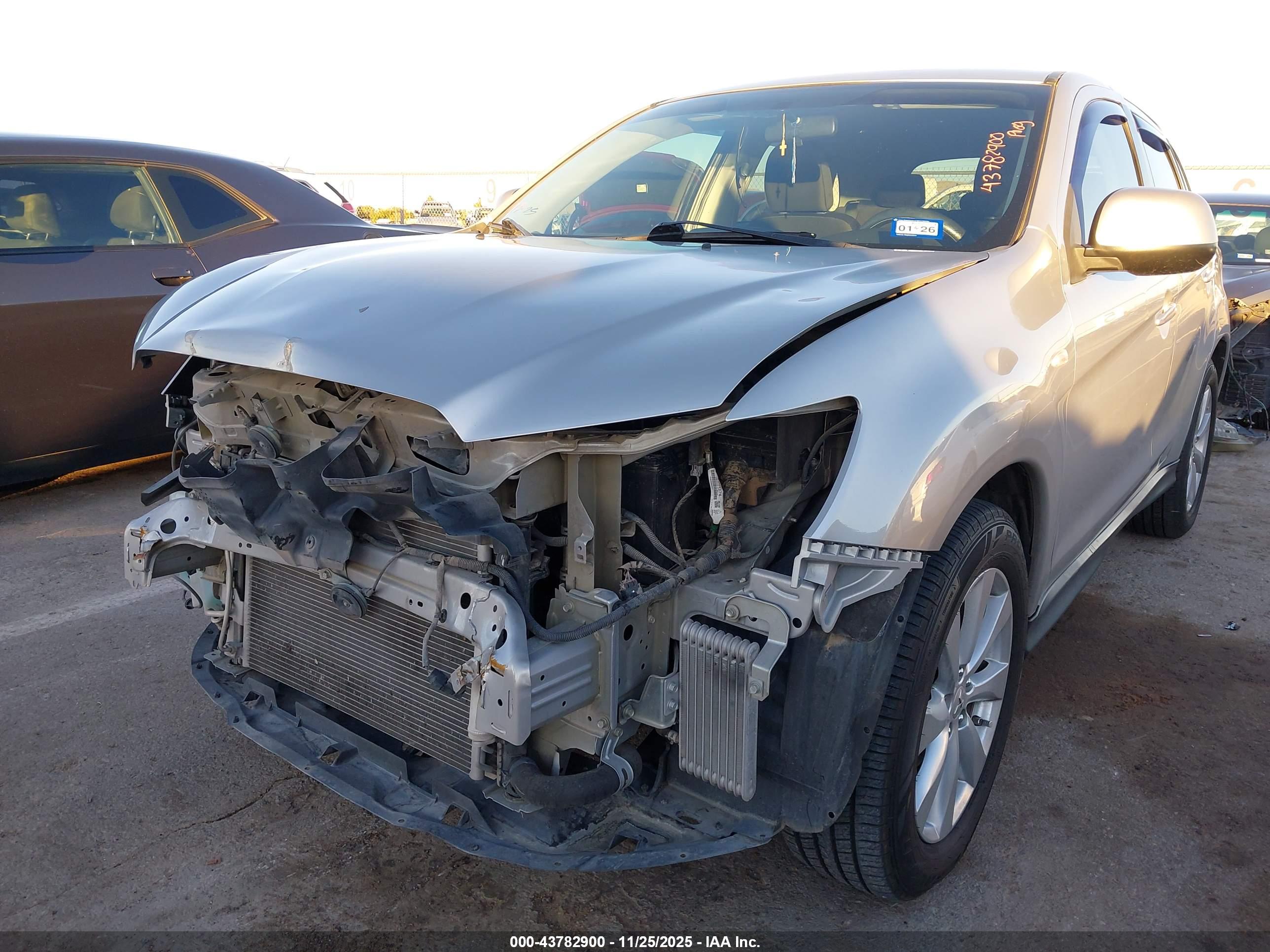 MITSUBISHI OUTLANDER image 6