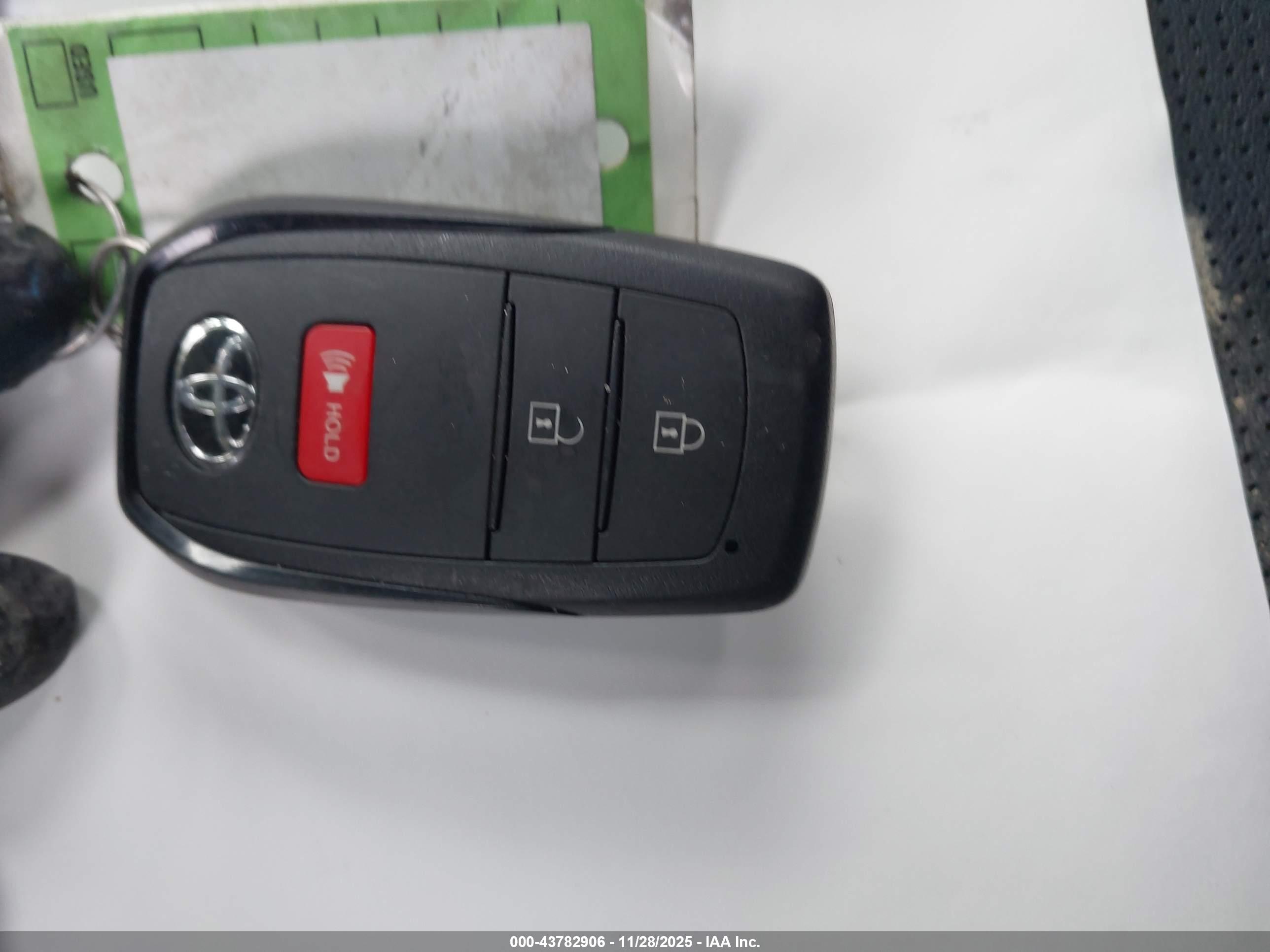 TOYOTA PRIUS image 11