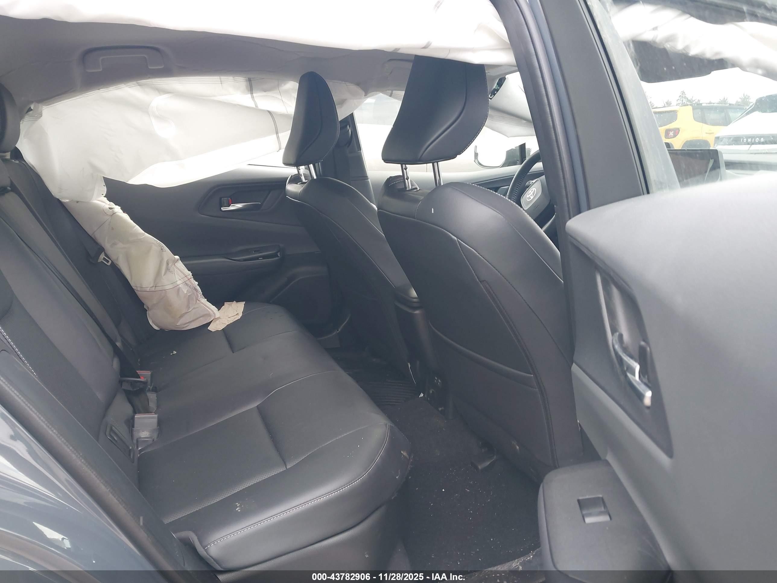 TOYOTA PRIUS image 8