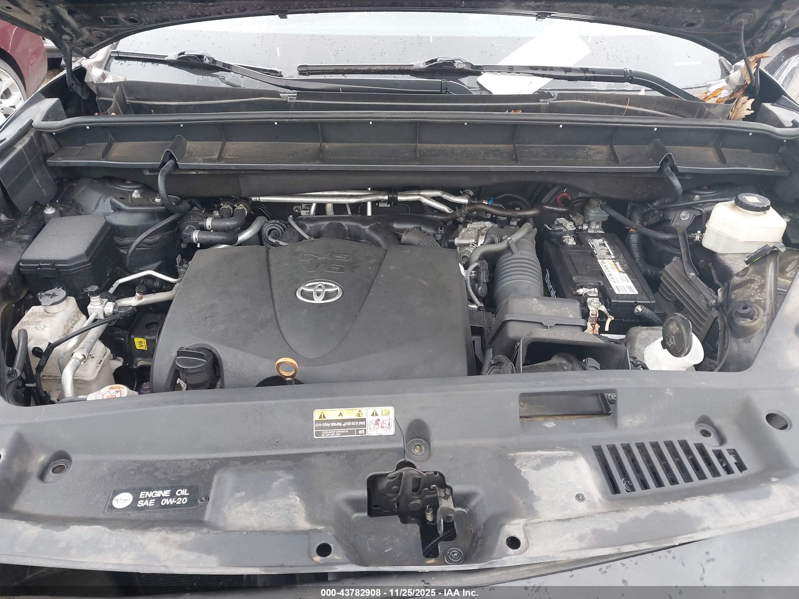 TOYOTA HIGHLANDER image 10