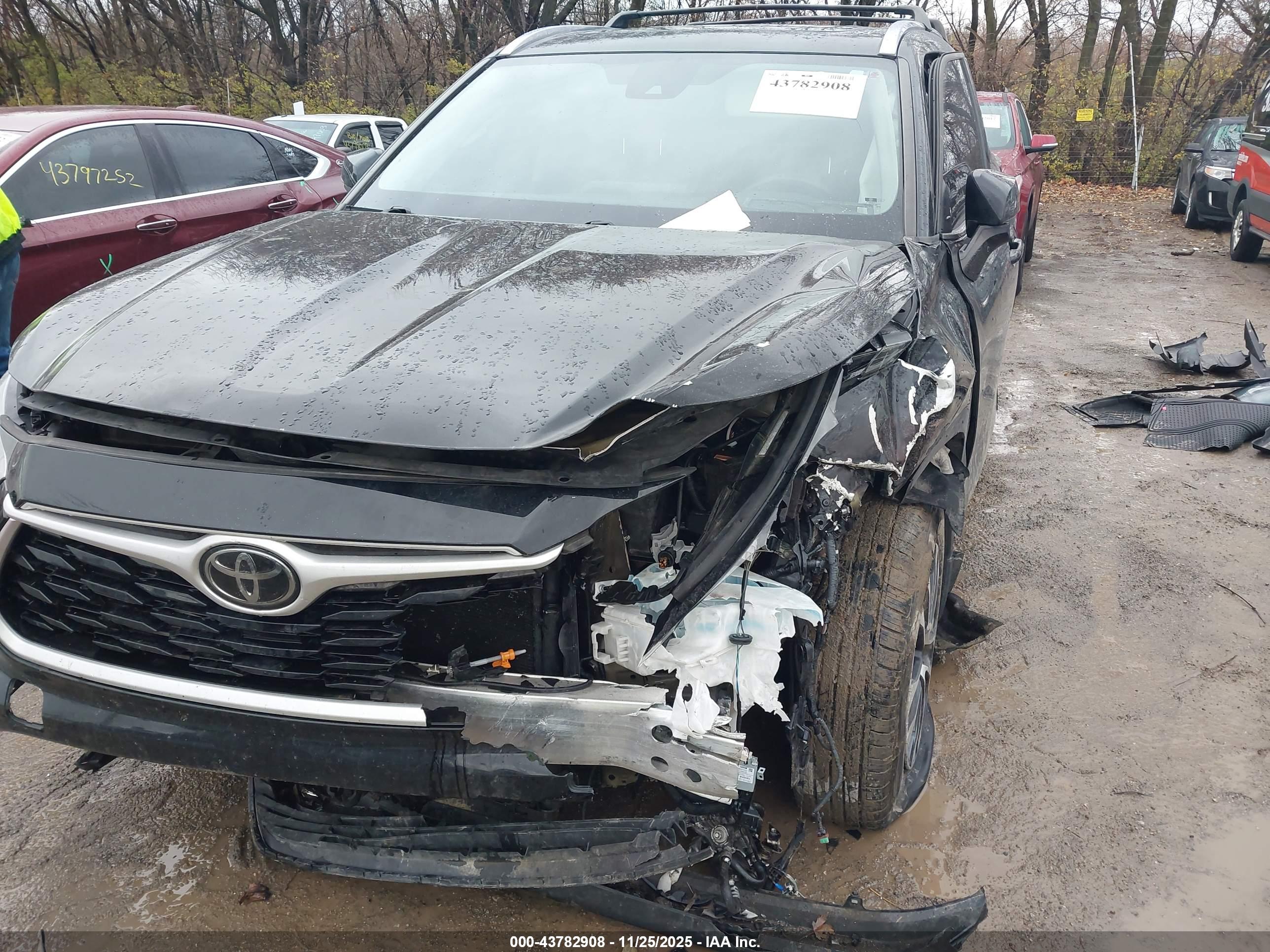 TOYOTA HIGHLANDER image 6