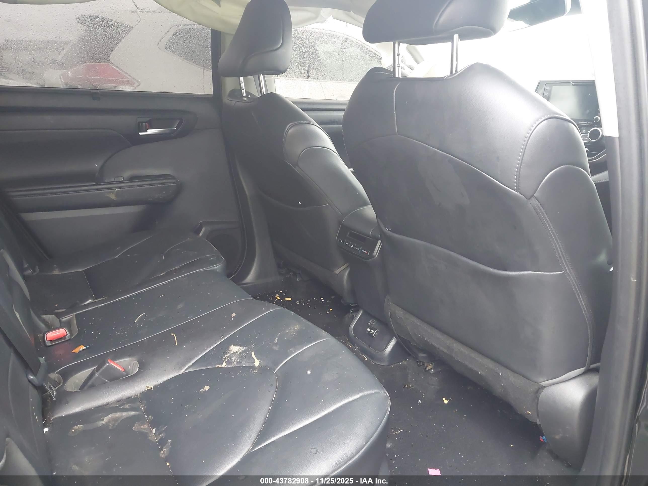 TOYOTA HIGHLANDER image 8
