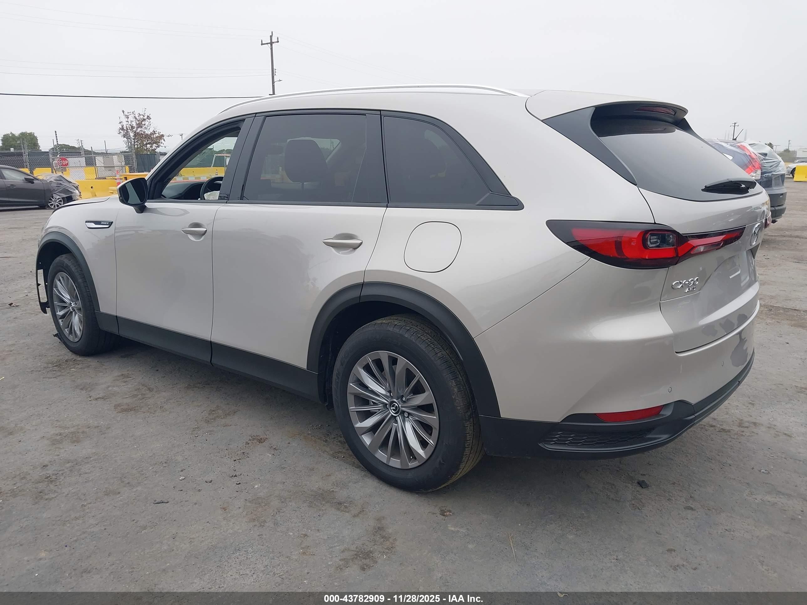 MAZDA CX-90 image 3