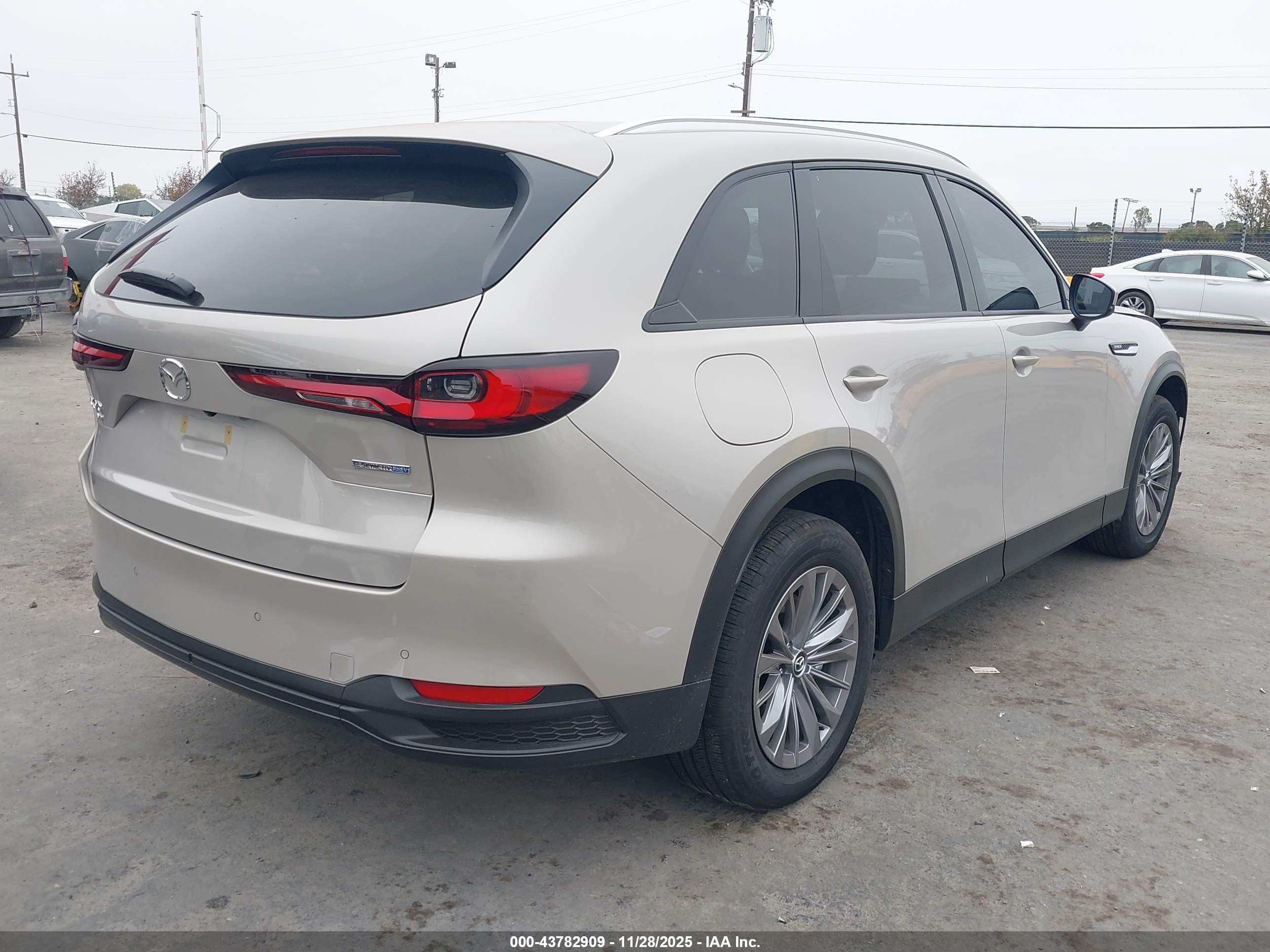 MAZDA CX-90 image 4