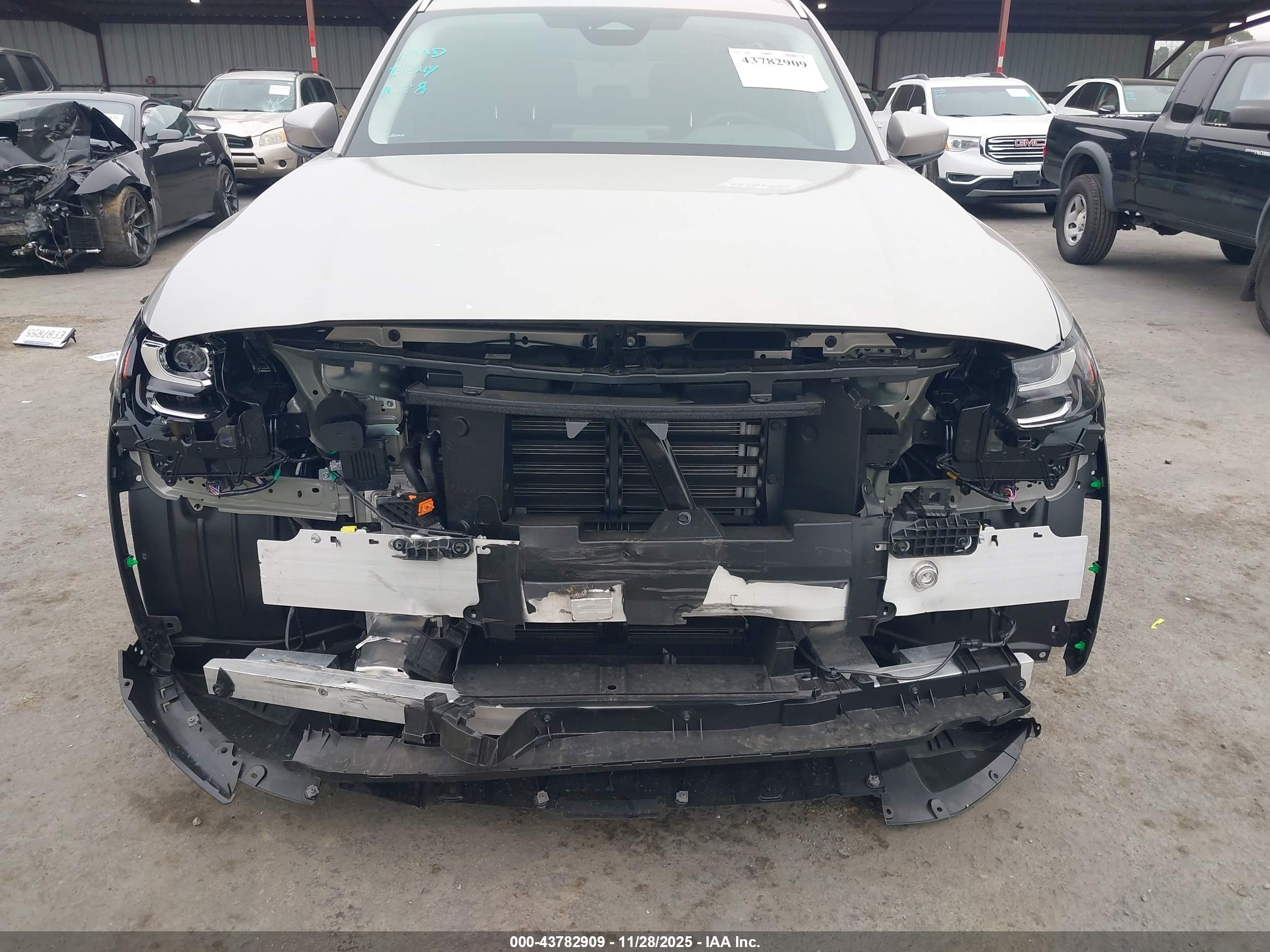 MAZDA CX-90 image 6