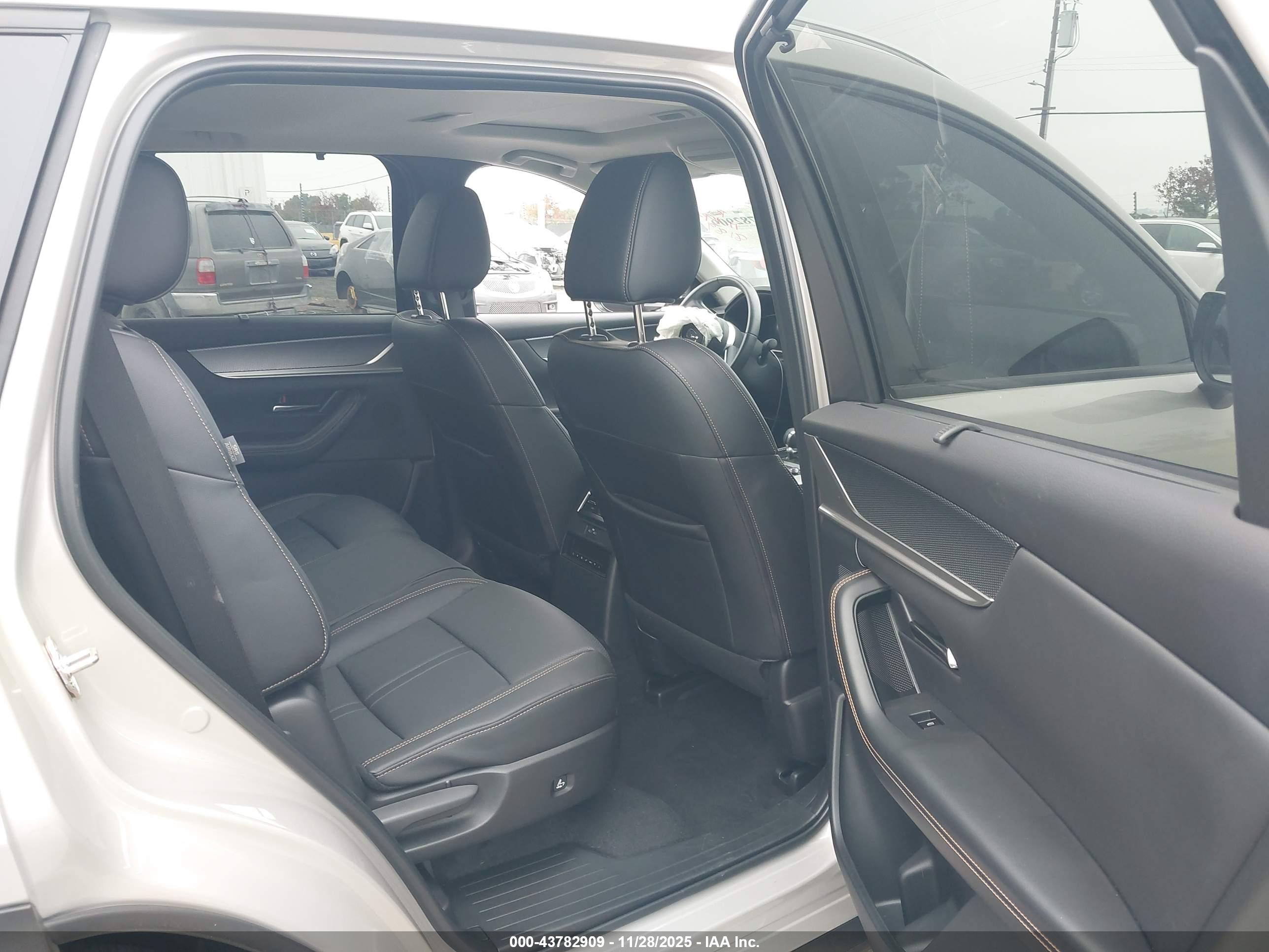 MAZDA CX-90 image 8
