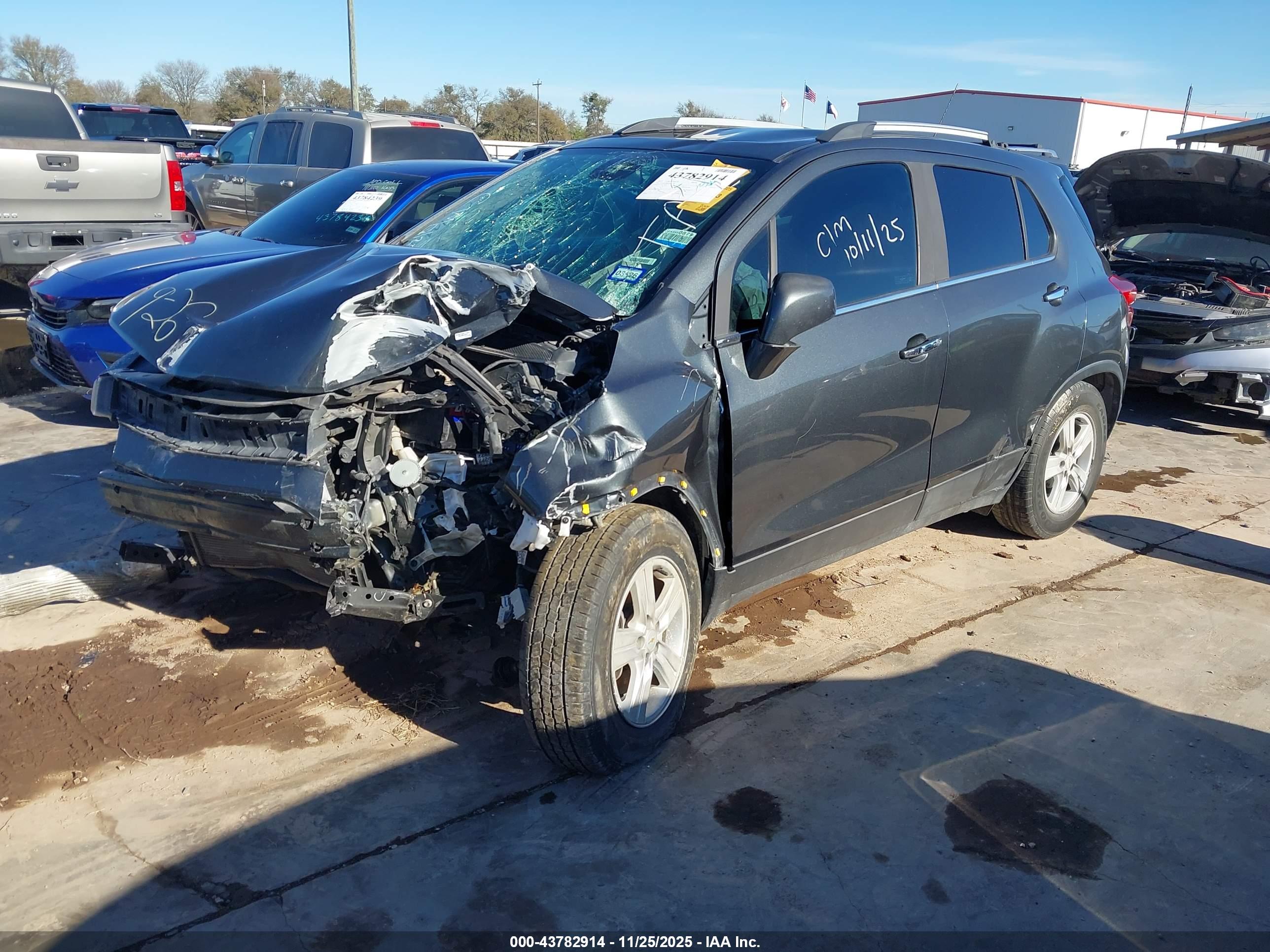 CHEVROLET TRAX image 2