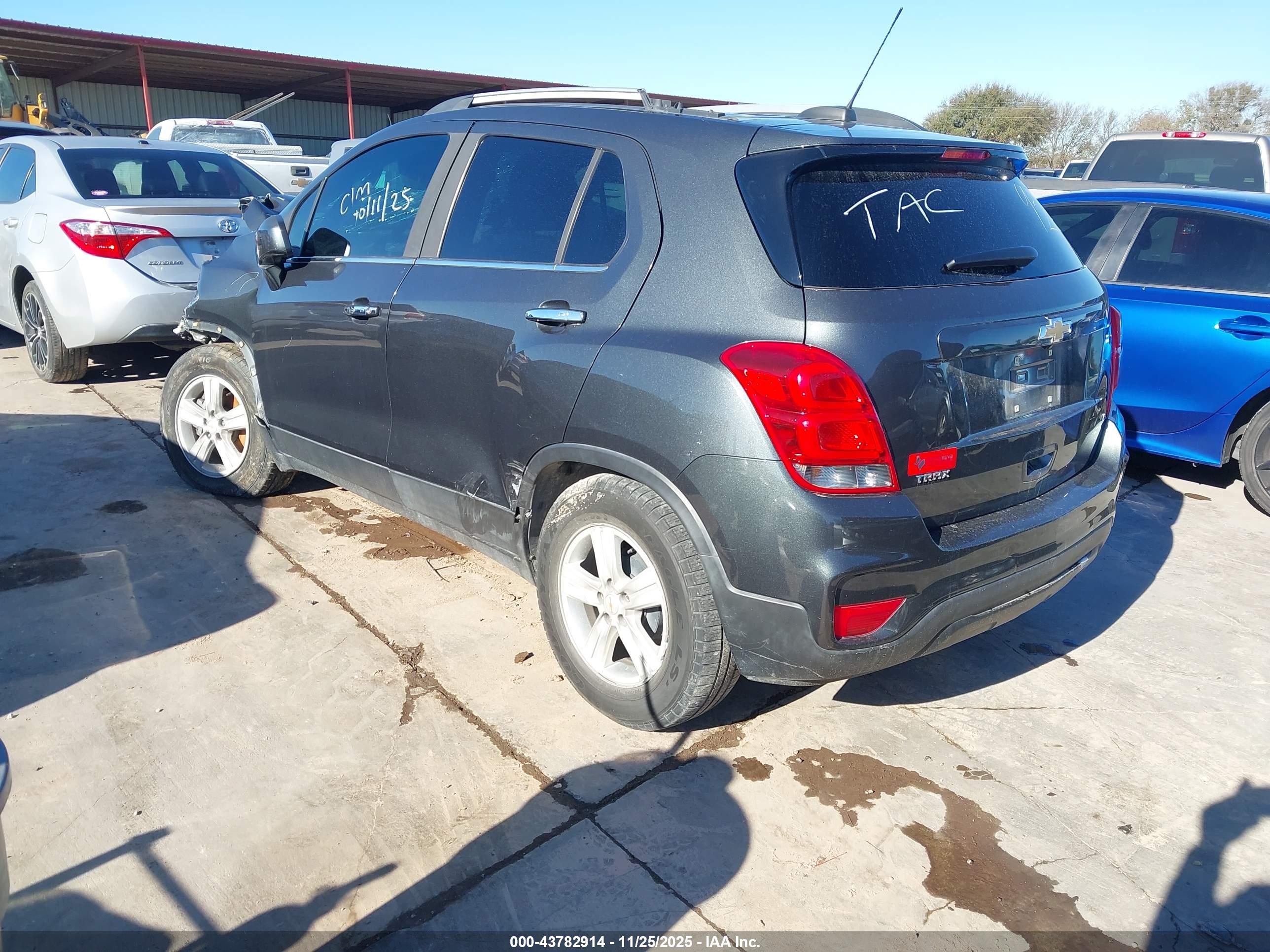 CHEVROLET TRAX image 3