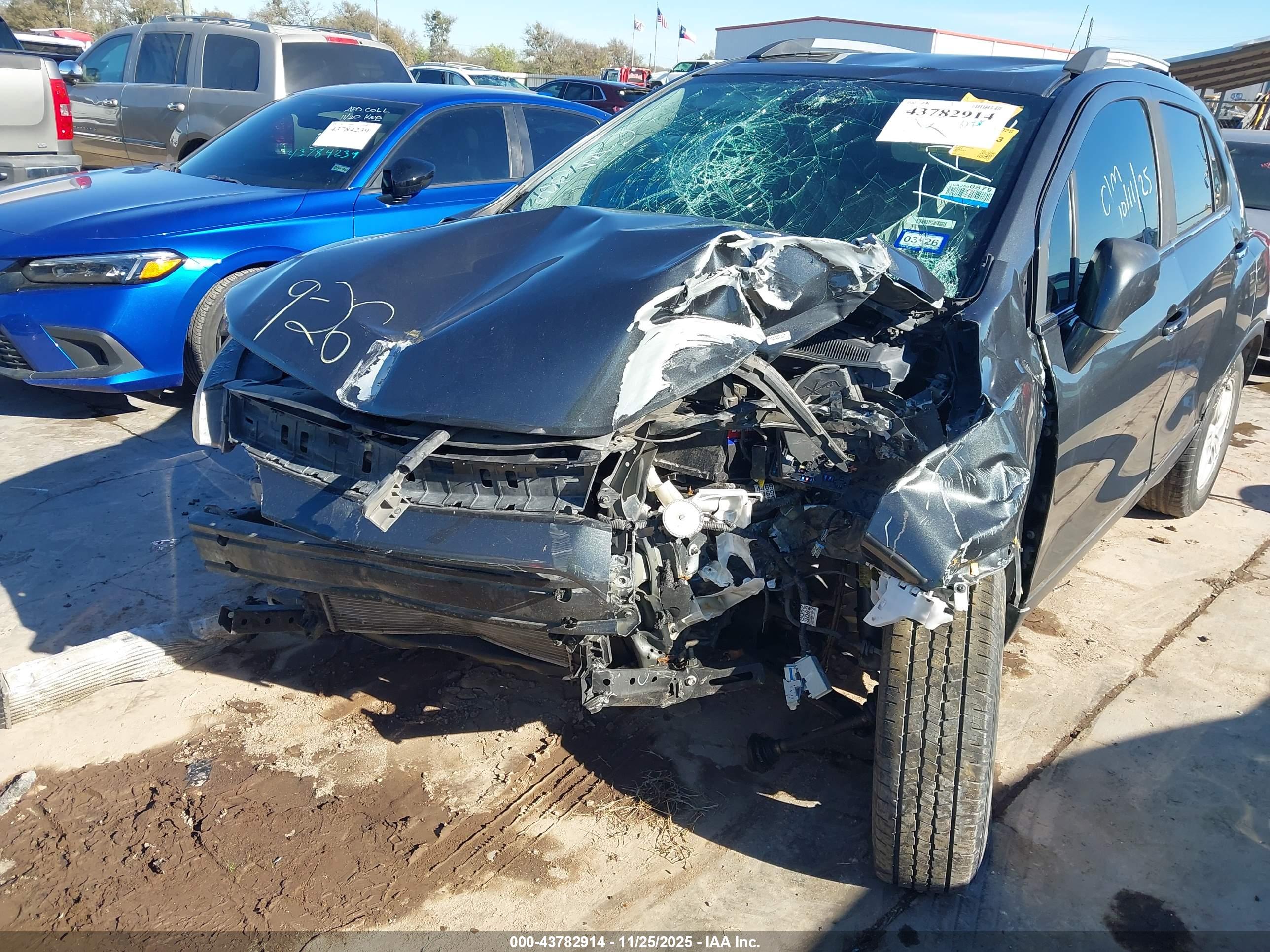 CHEVROLET TRAX image 6