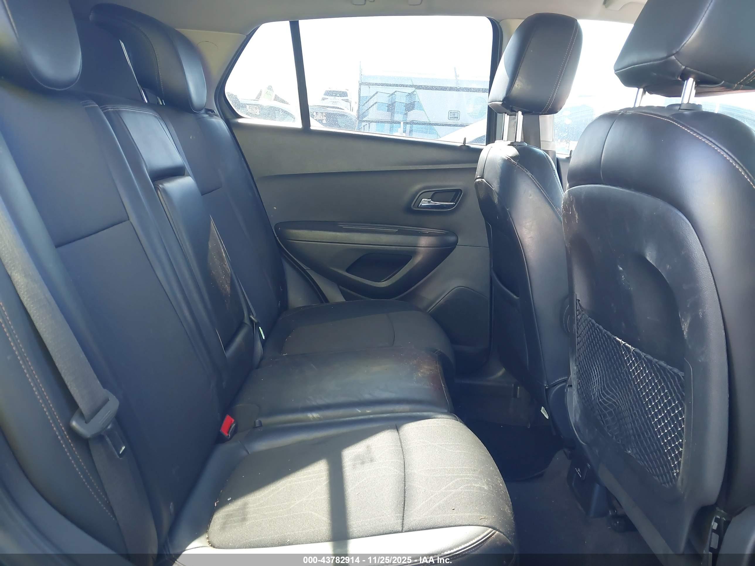 CHEVROLET TRAX image 8