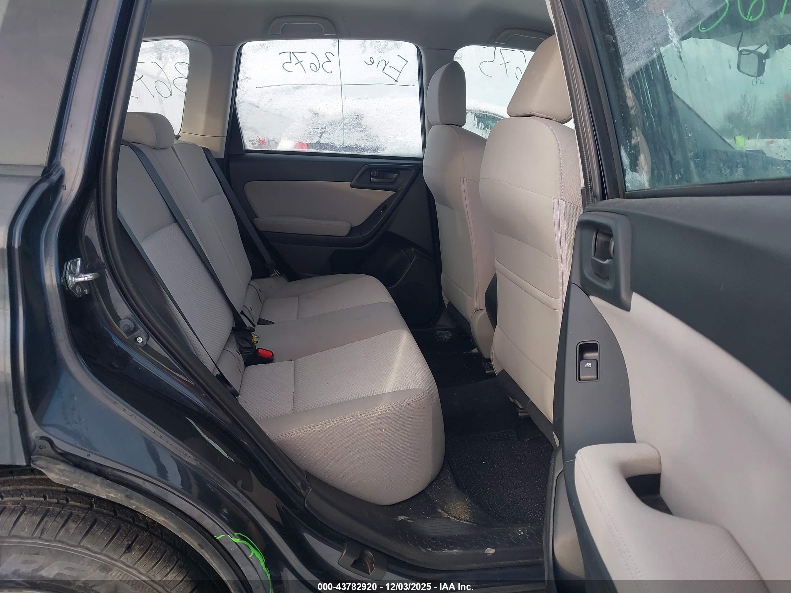 SUBARU FORESTER image 8