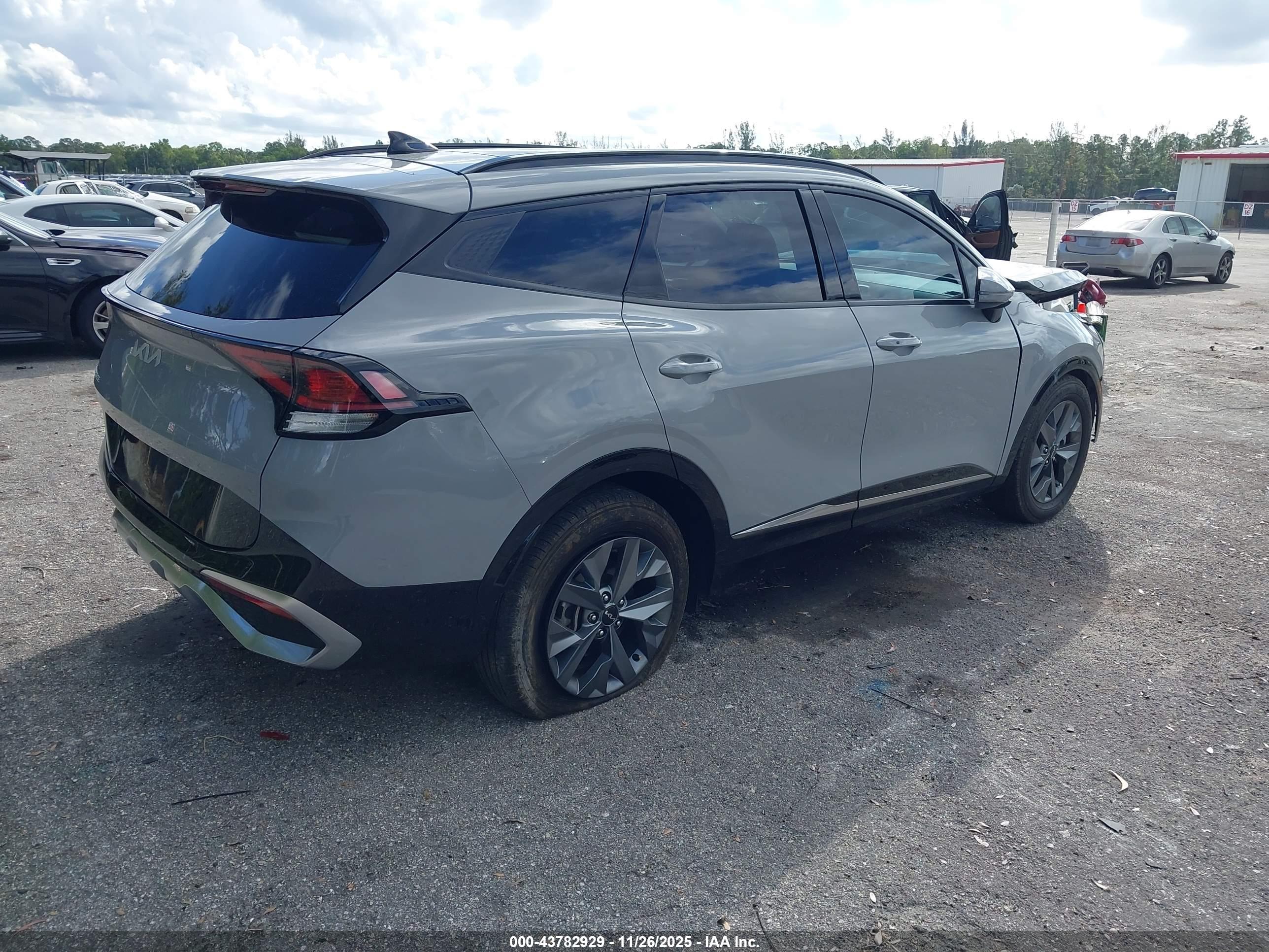 KIA SPORTAGE image 4