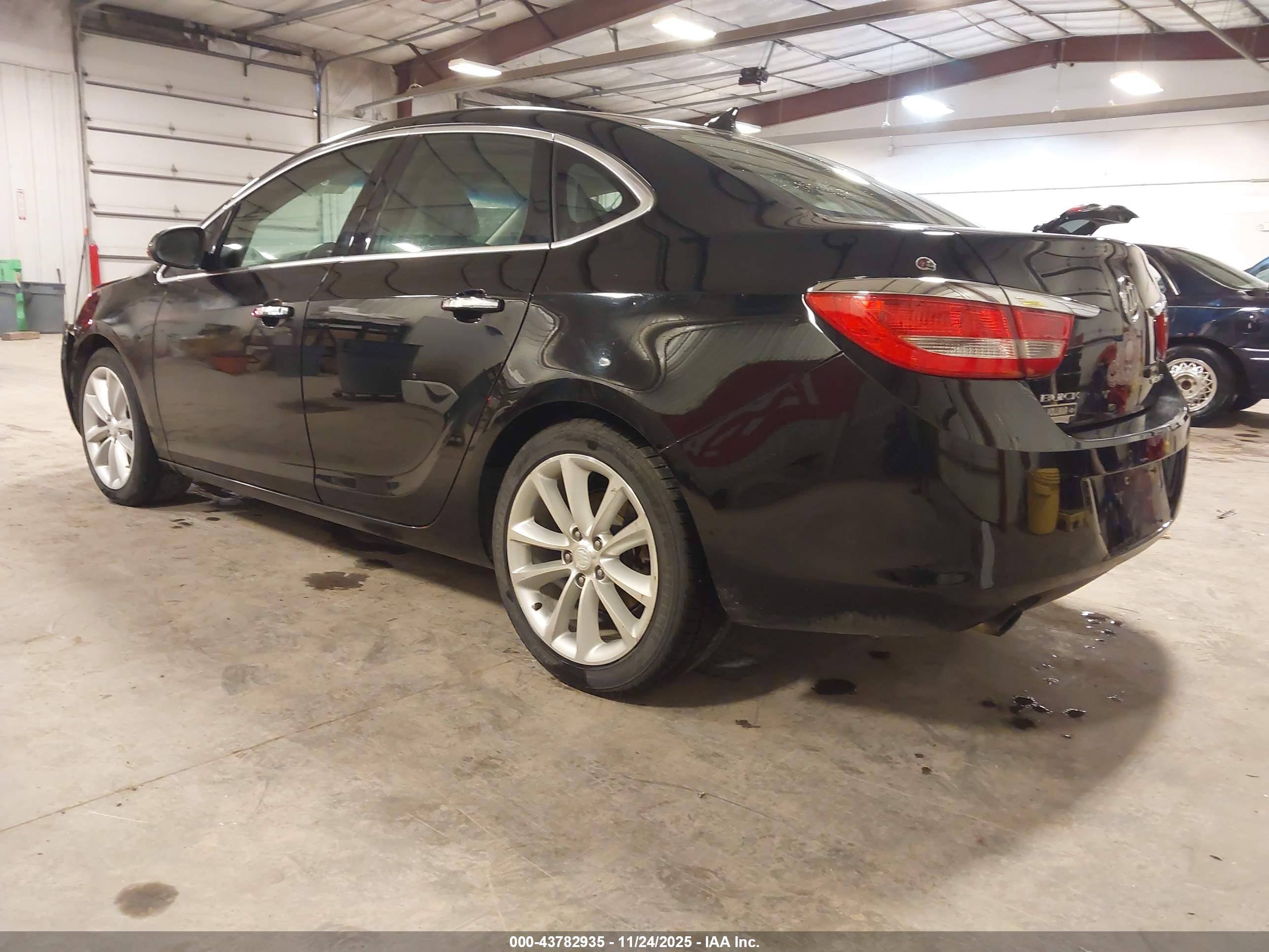 BUICK VERANO image 3