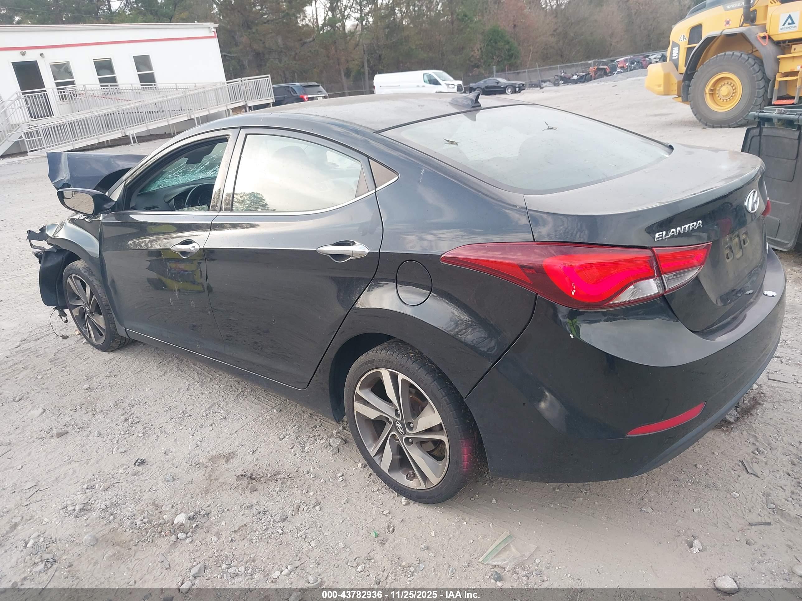 HYUNDAI ELANTRA image 3
