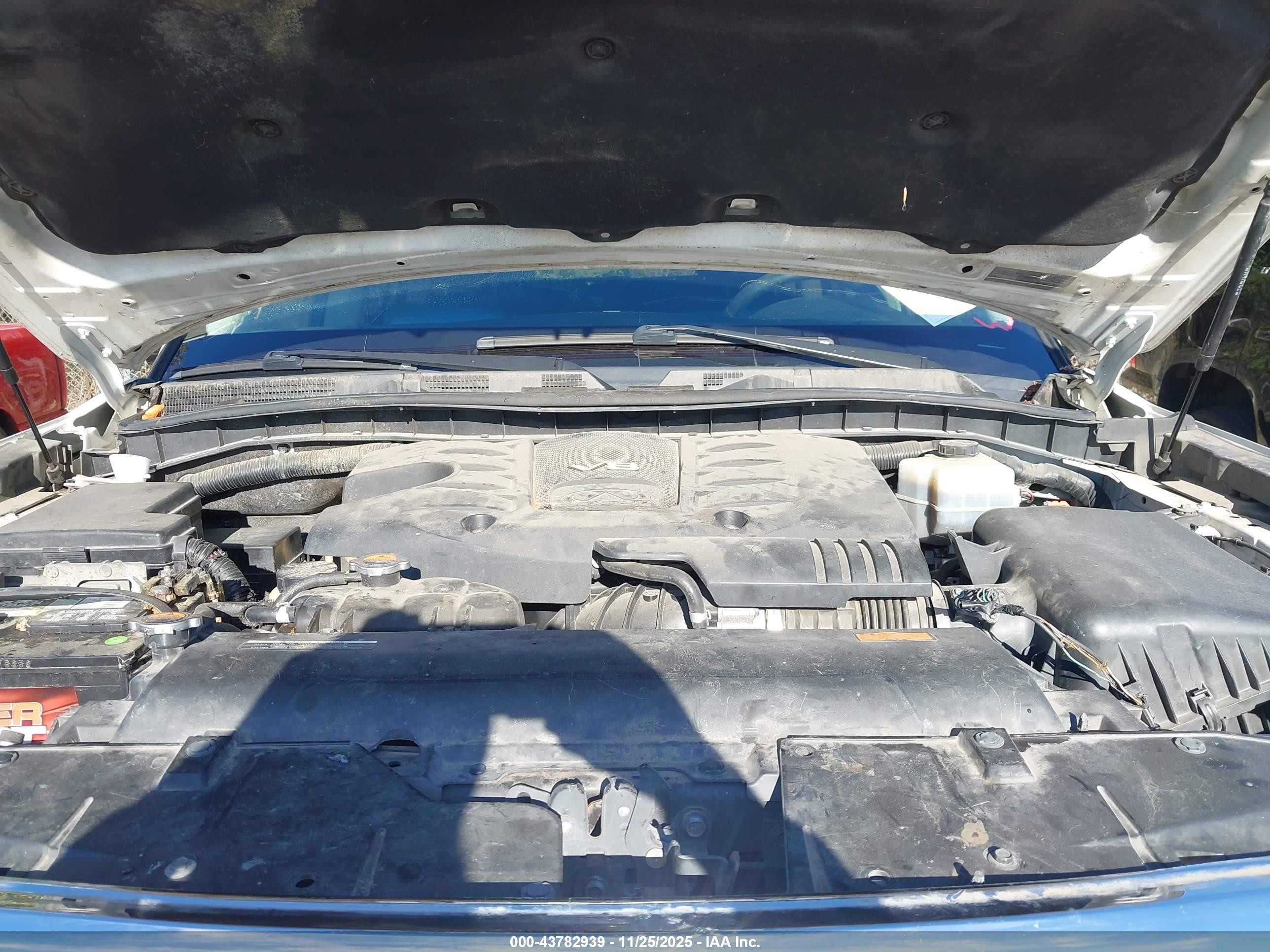 INFINITI QX56 image 10