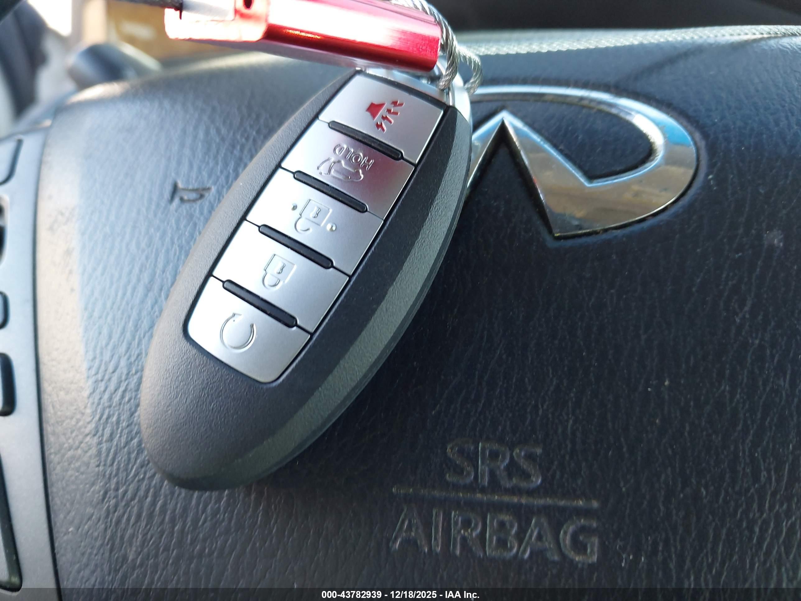 INFINITI QX56 image 11