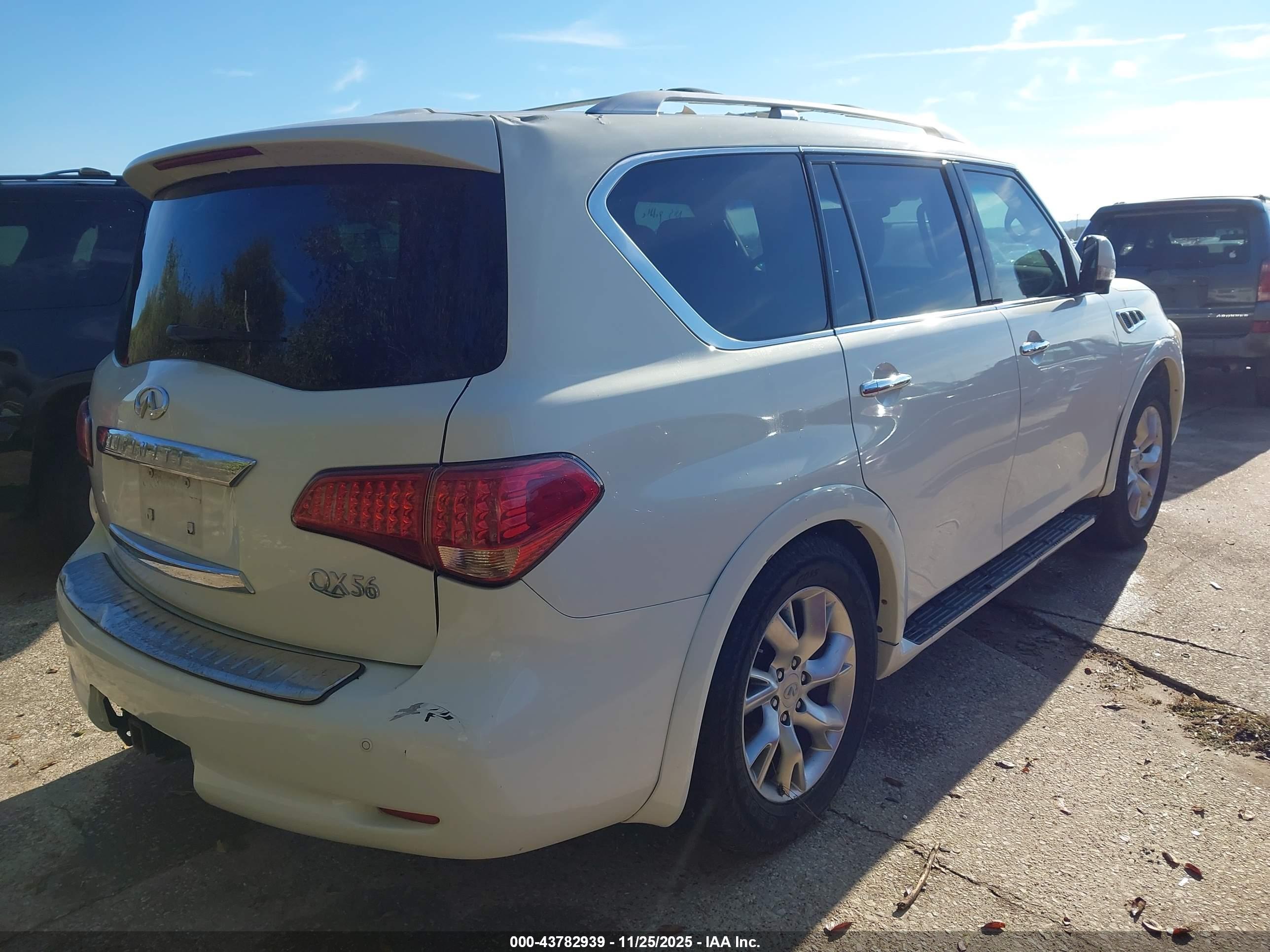 INFINITI QX56 image 4