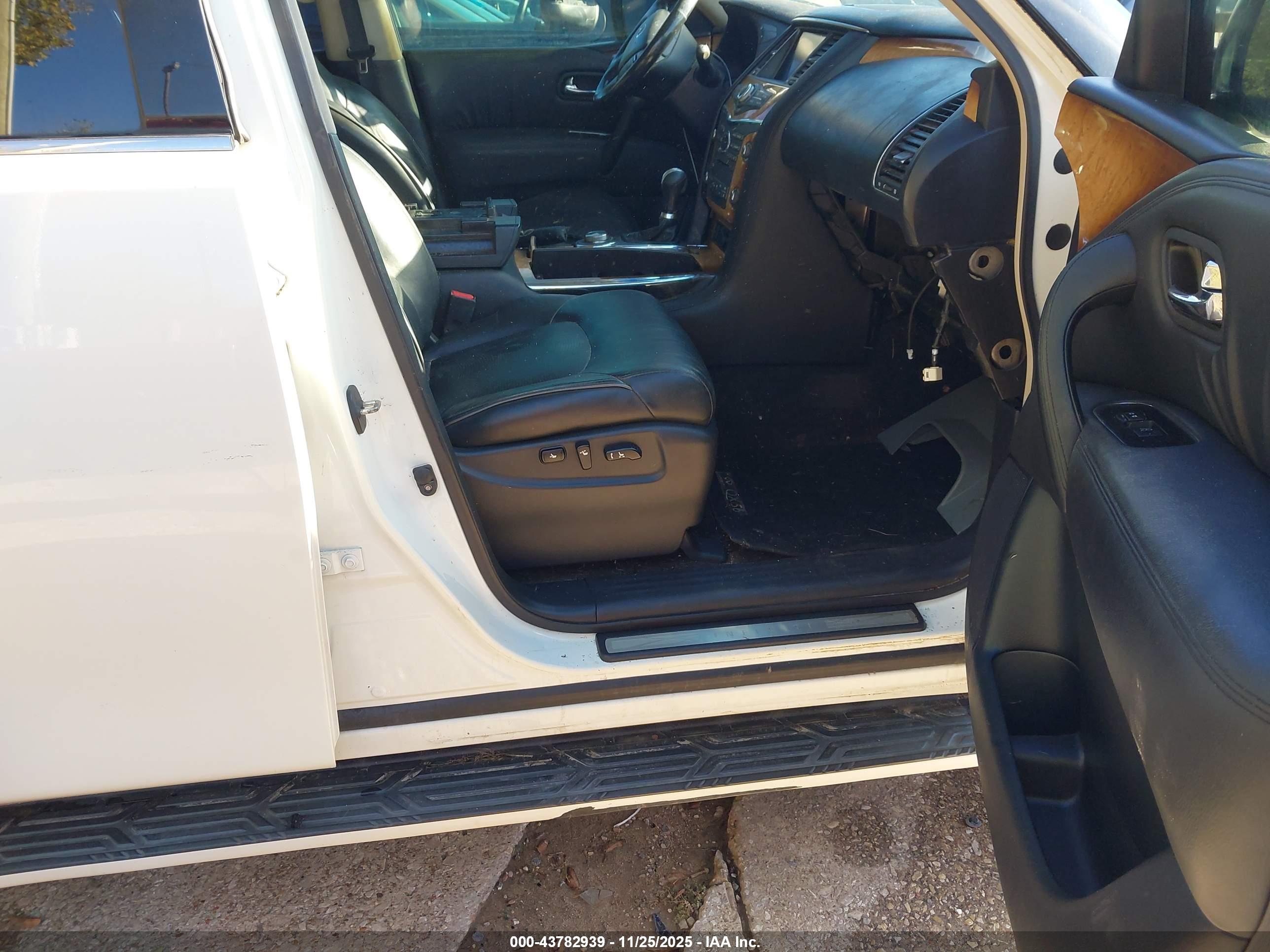 INFINITI QX56 image 5