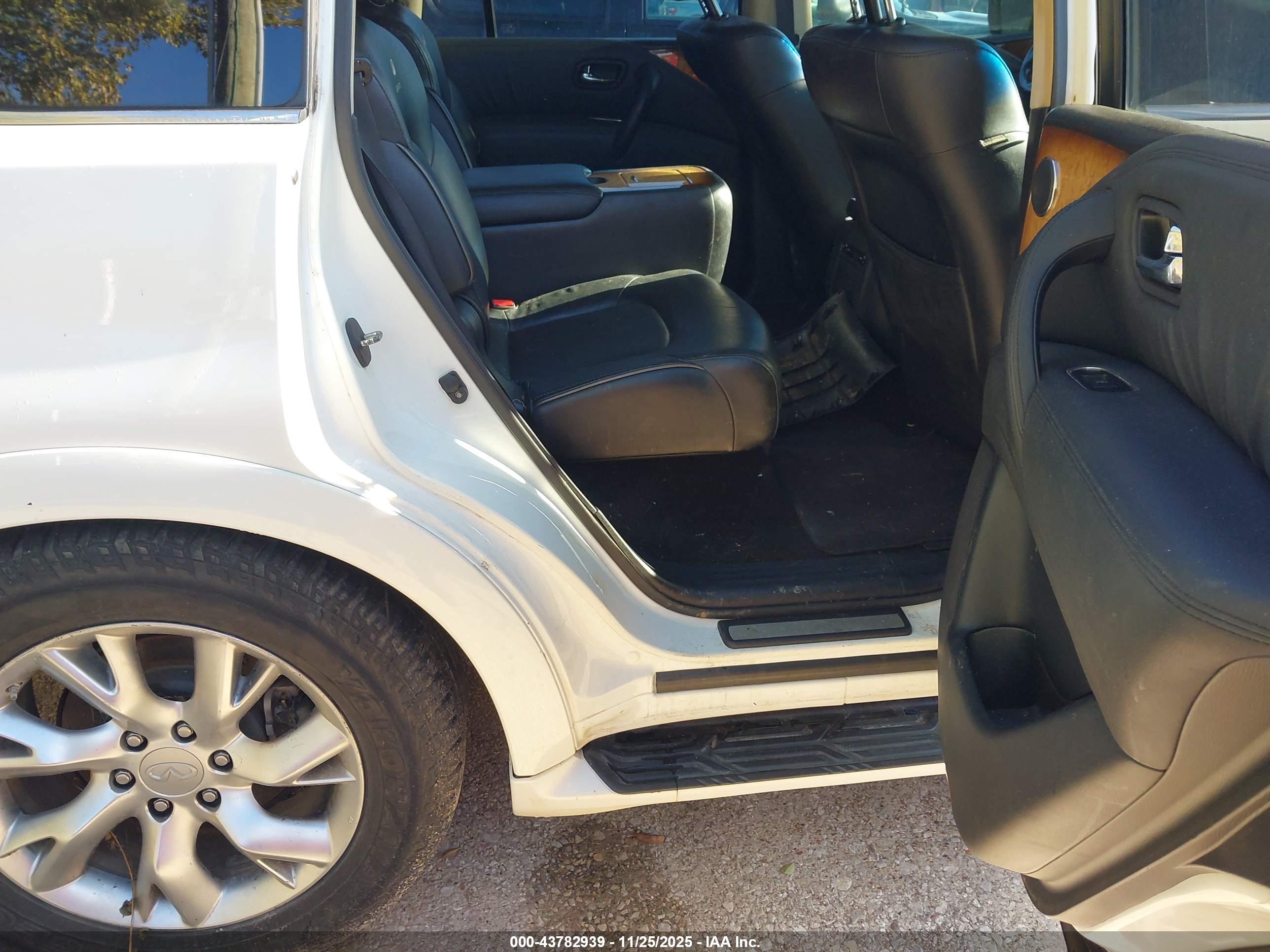 INFINITI QX56 image 8
