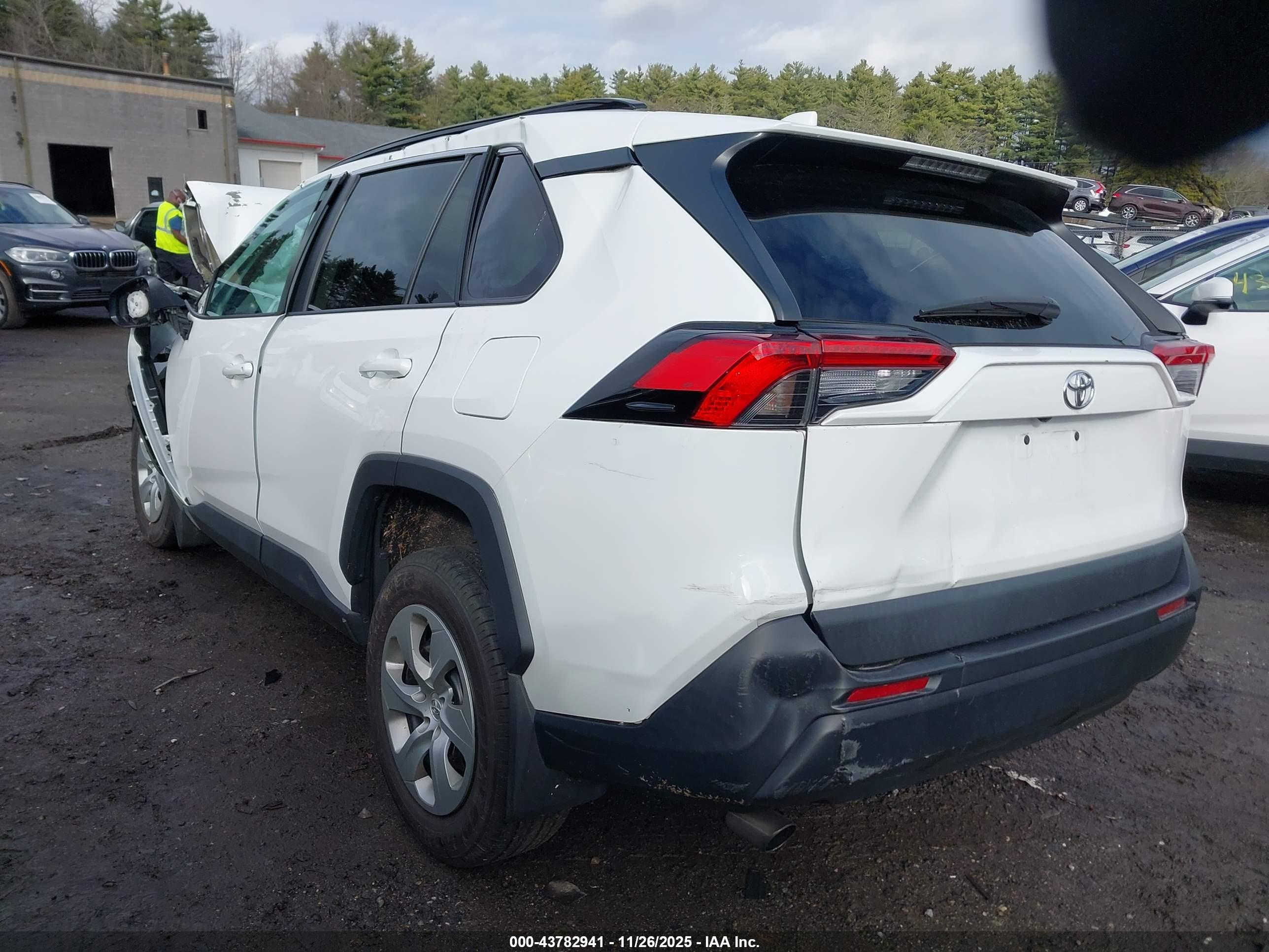 TOYOTA RAV4 image 3
