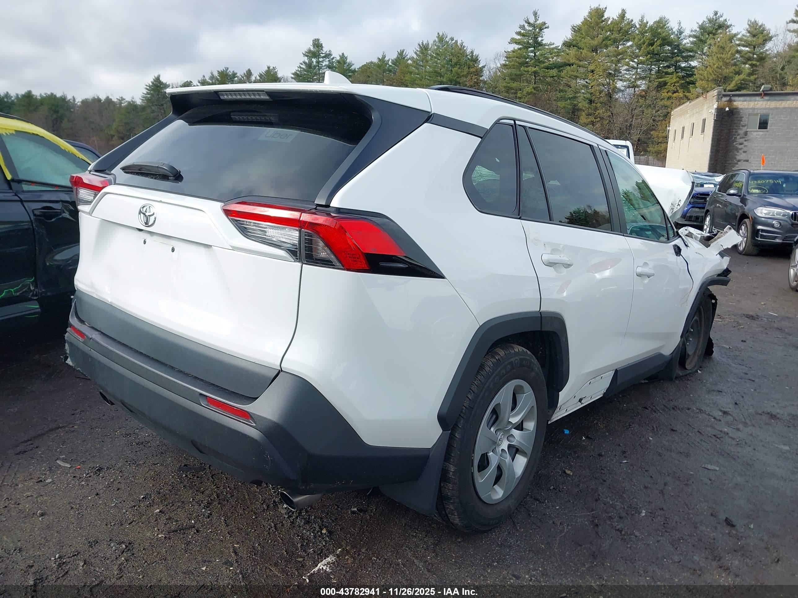 TOYOTA RAV4 image 4