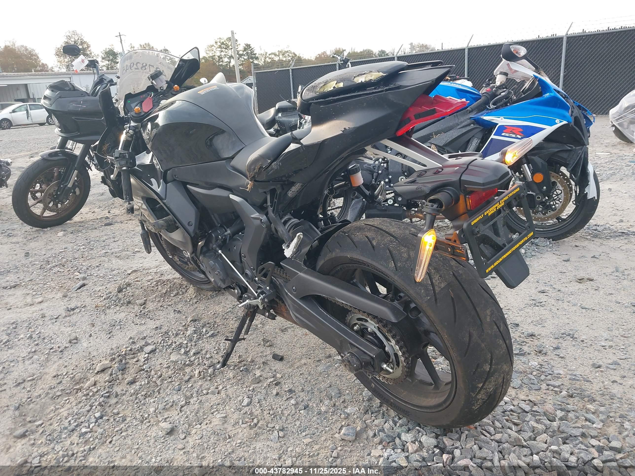 YAMAHA YZFR7 image 3