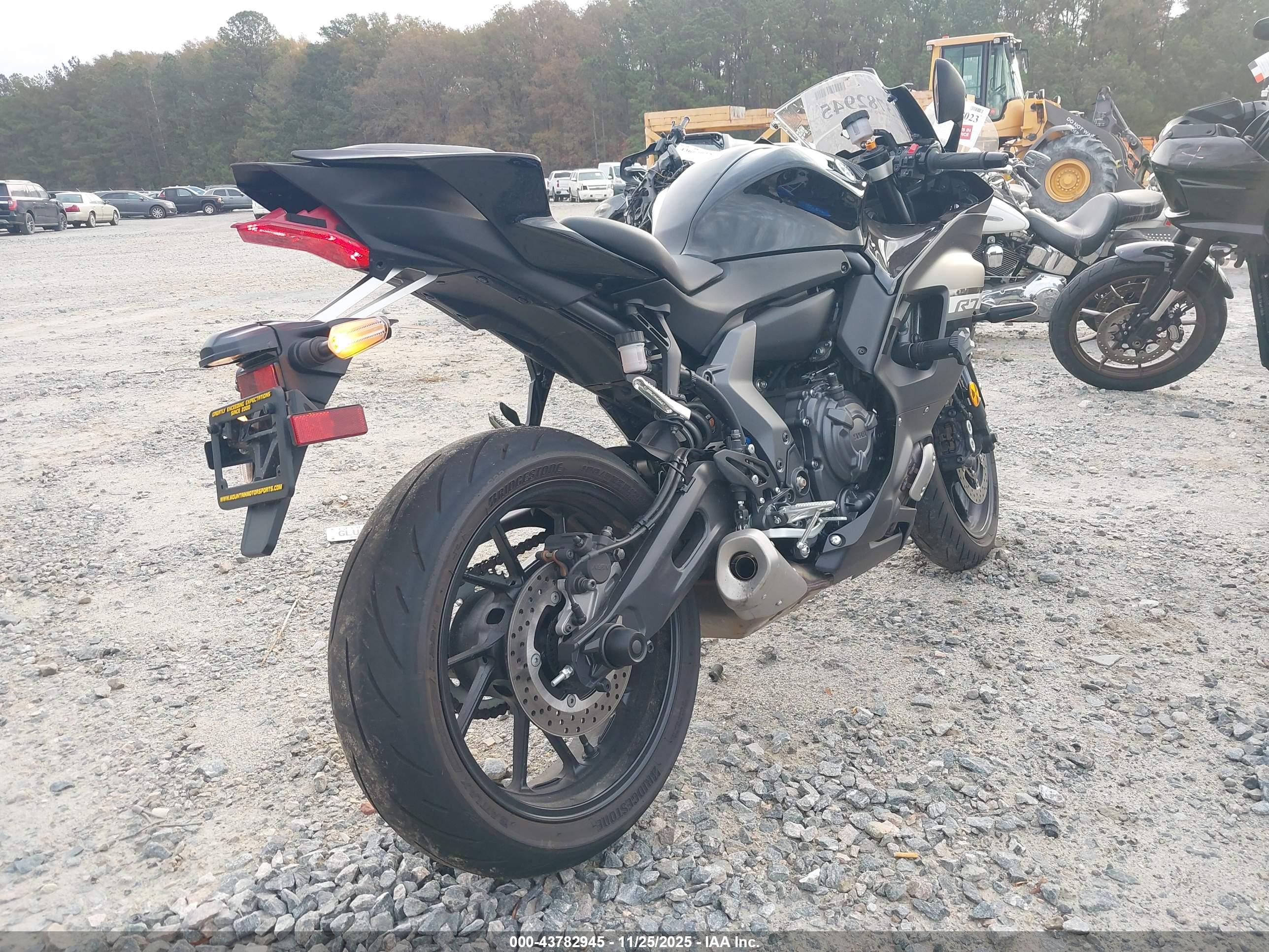 YAMAHA YZFR7 image 4