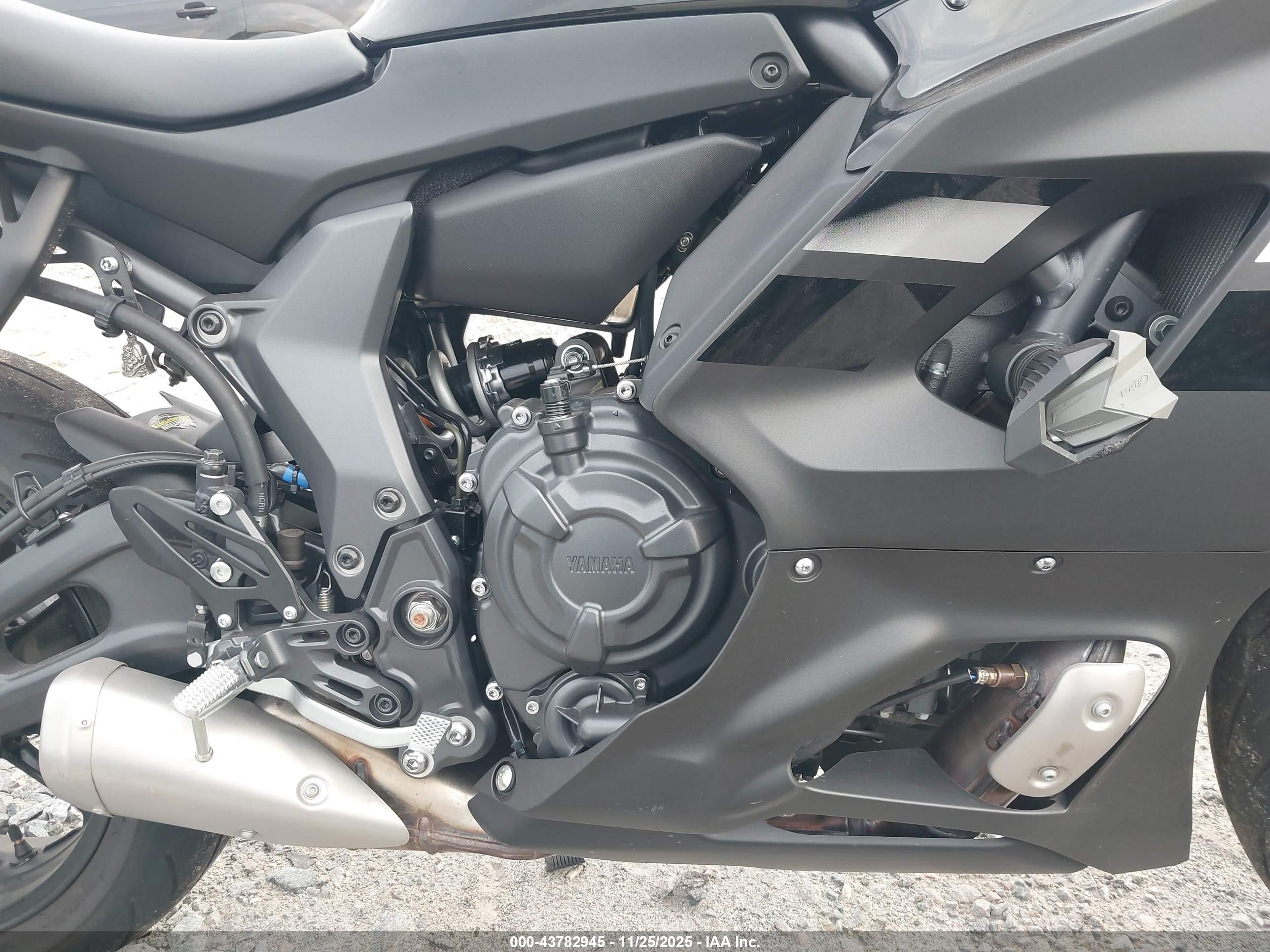 YAMAHA YZFR7 image 8
