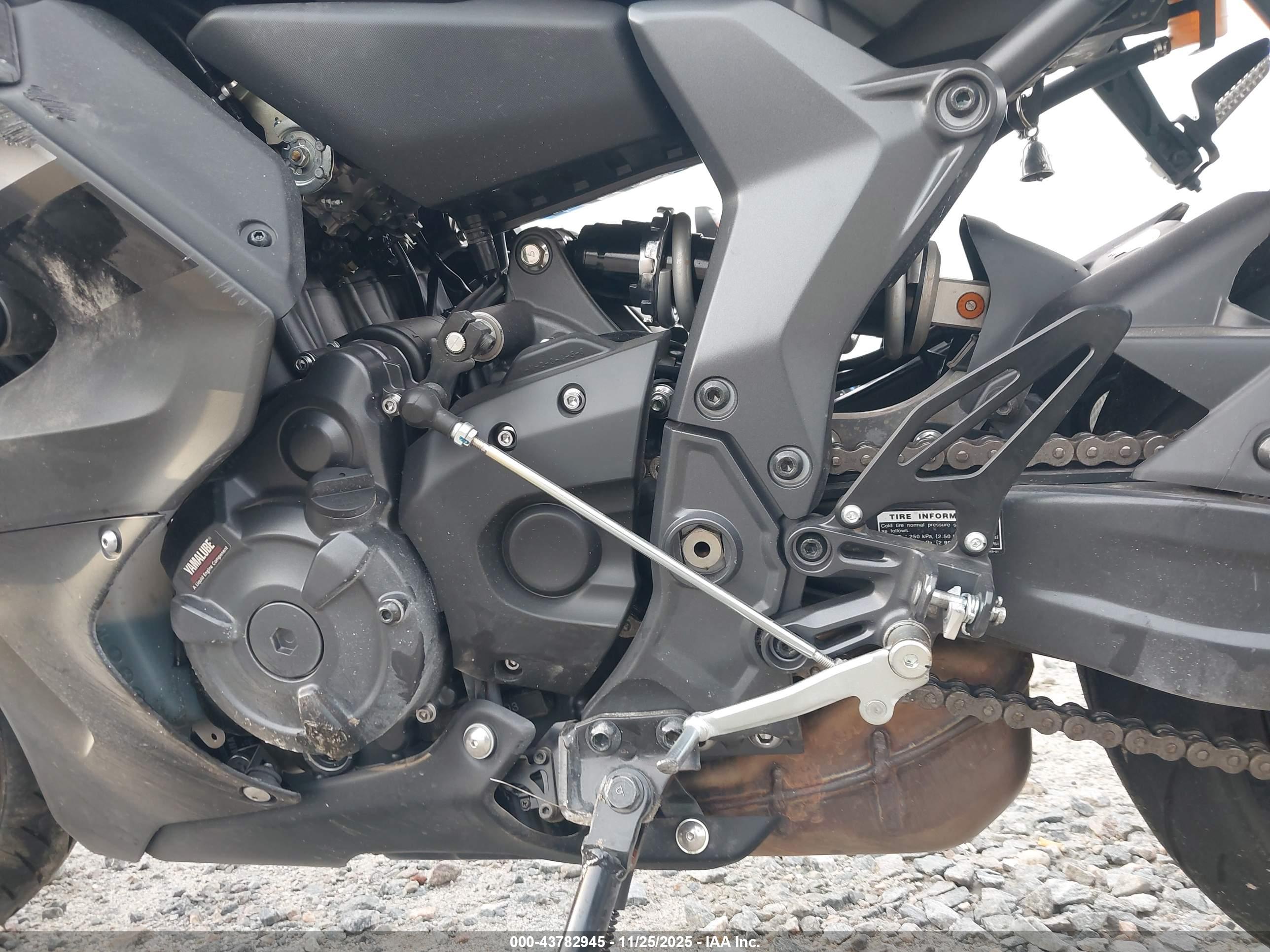 YAMAHA YZFR7 image 9