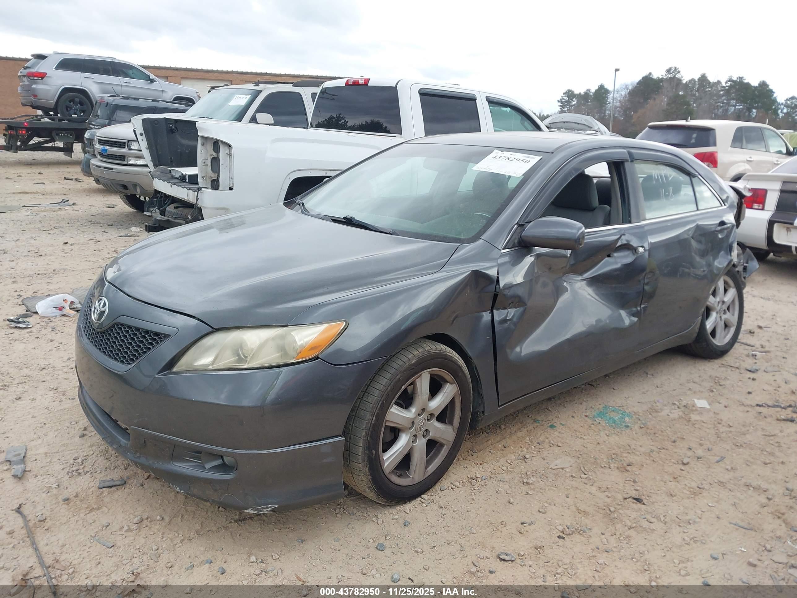 TOYOTA CAMRY image 2
