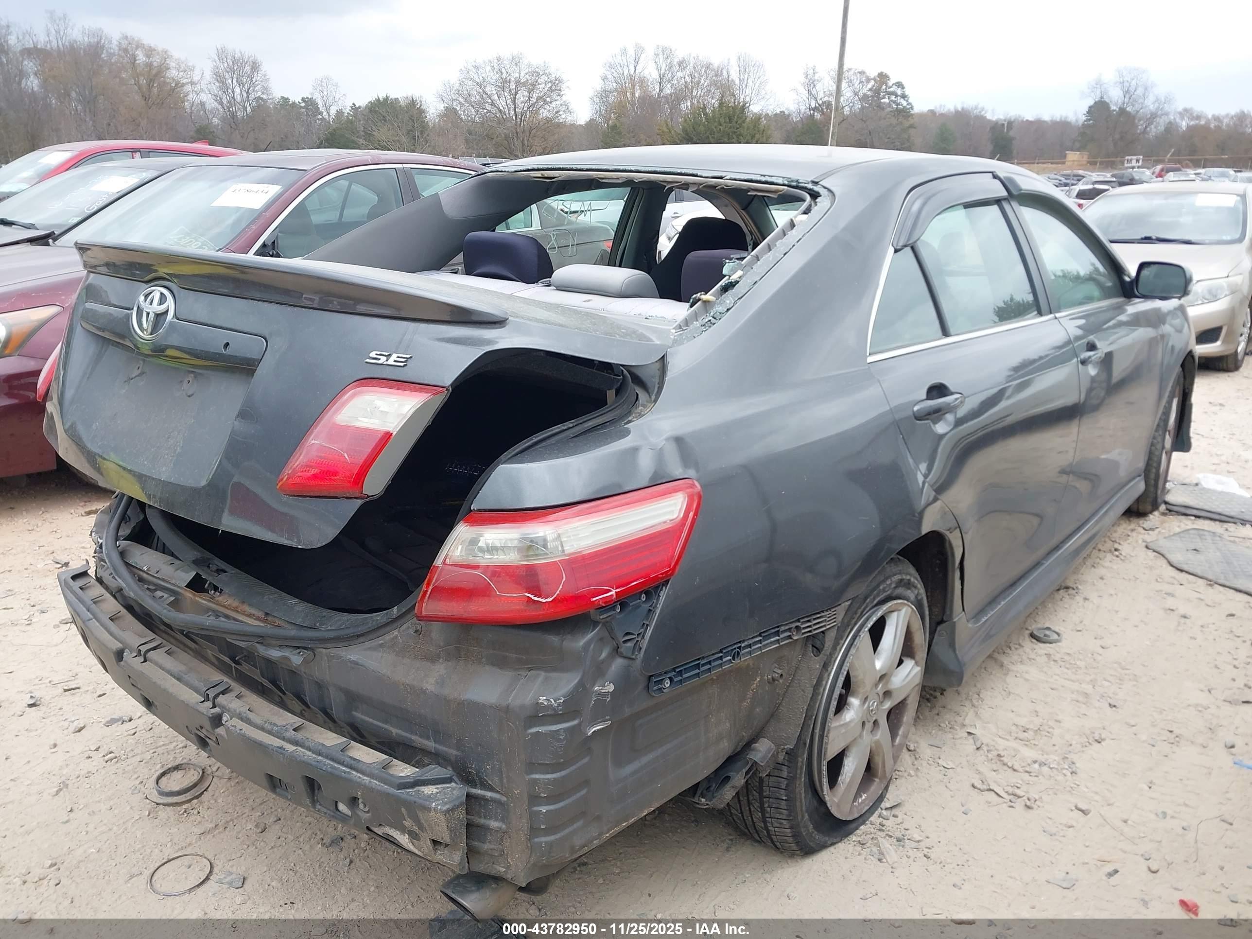TOYOTA CAMRY image 4