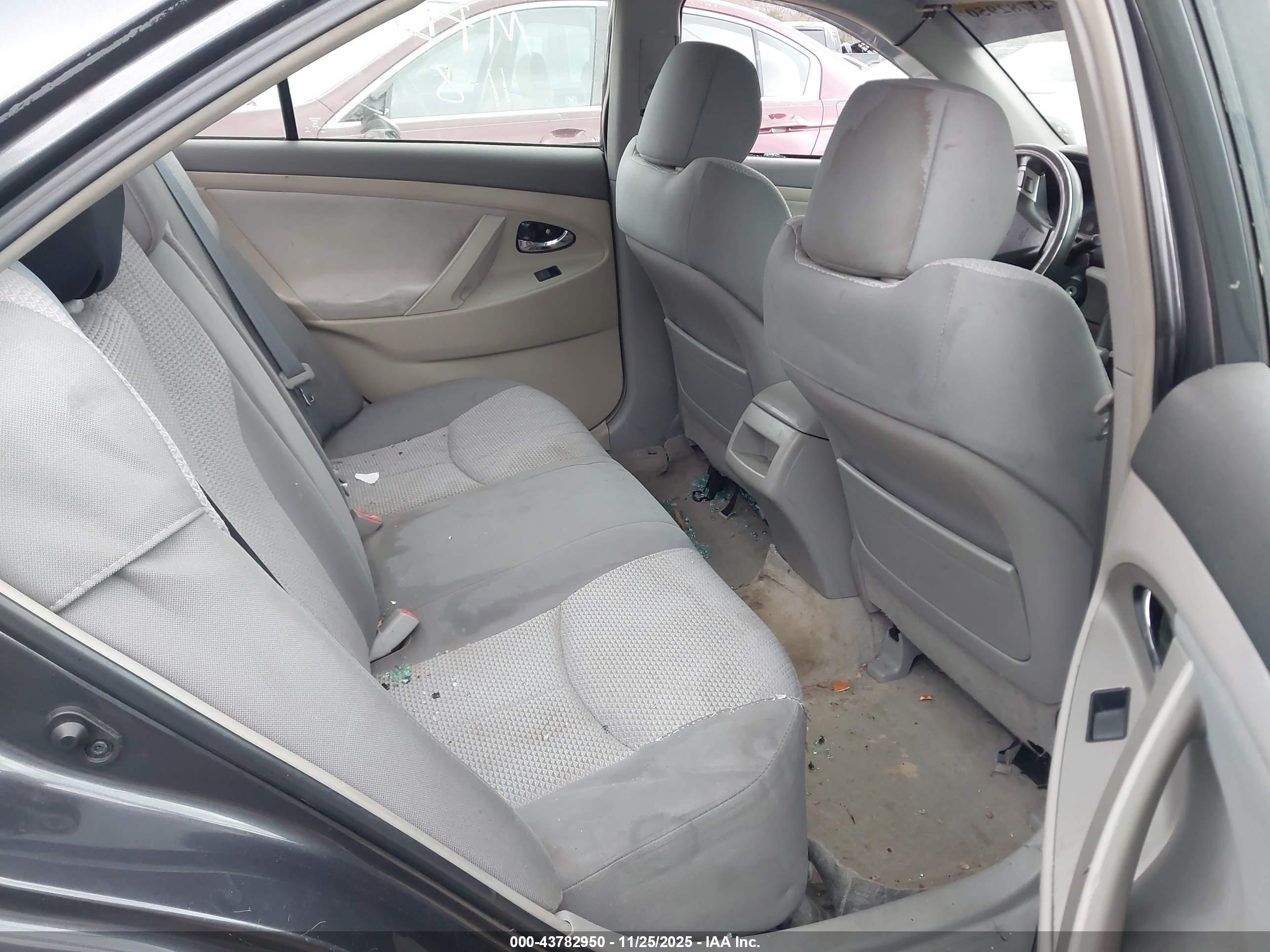 TOYOTA CAMRY image 8