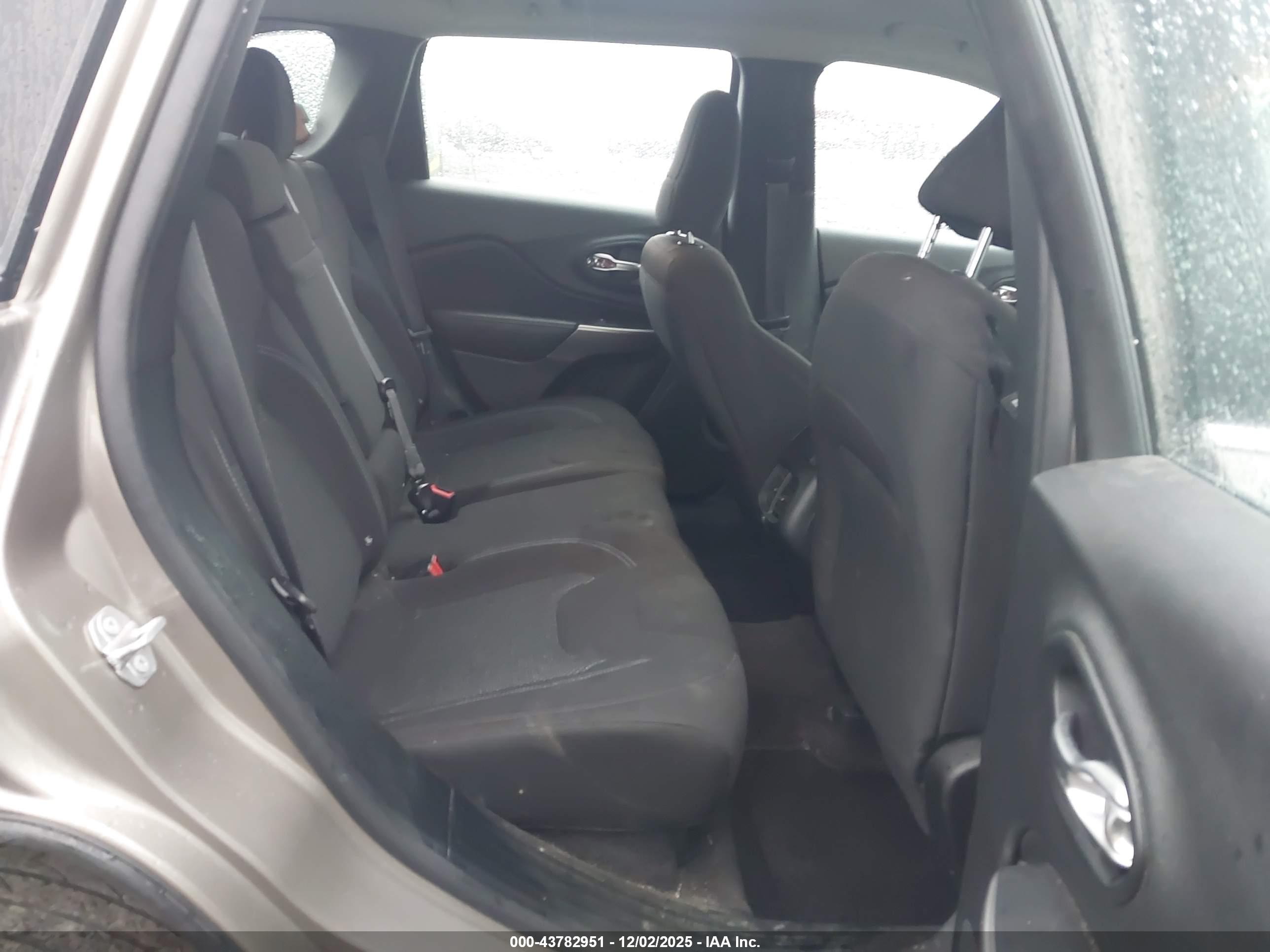 JEEP CHEROKEE image 8