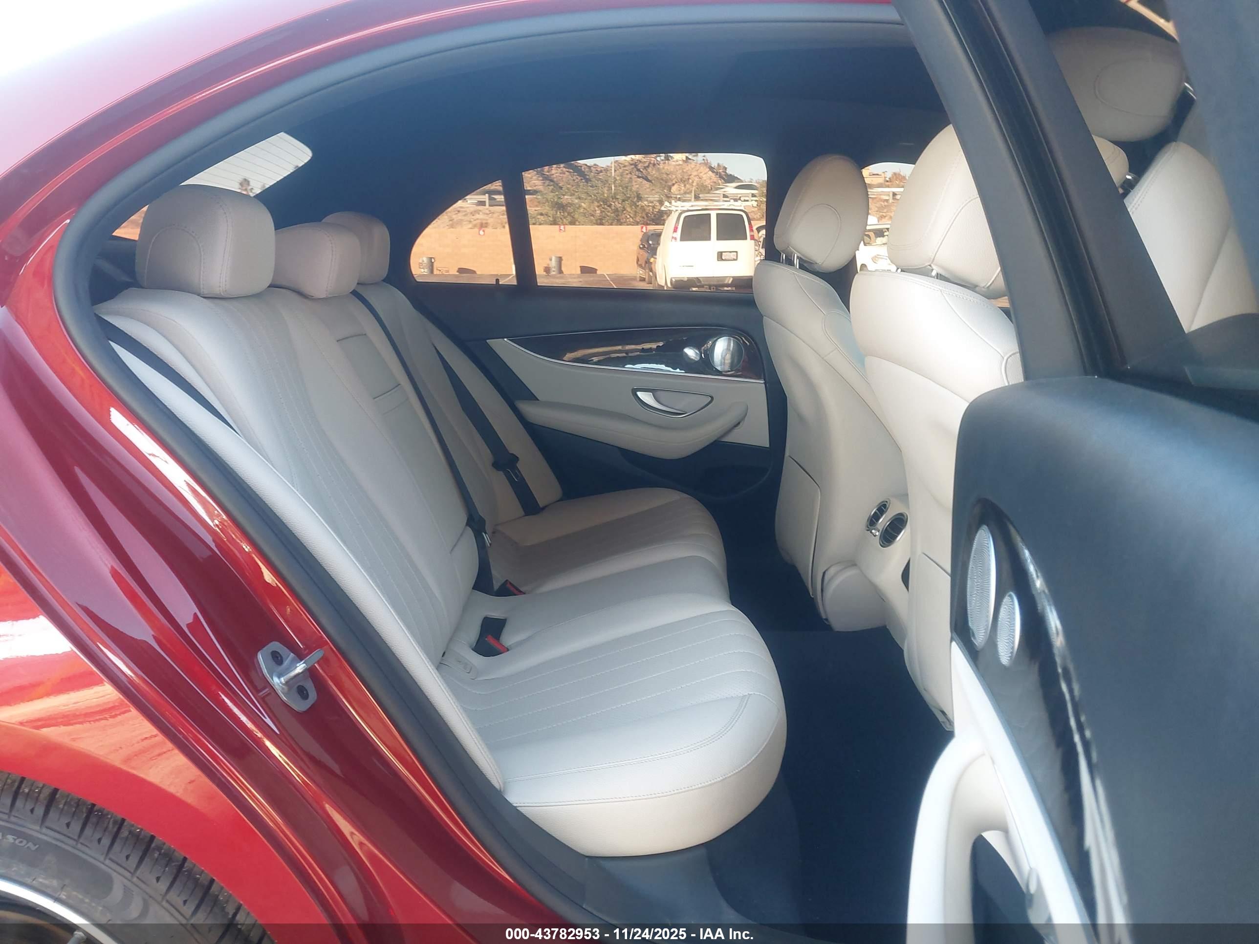 MERCEDES-BENZ E image 8