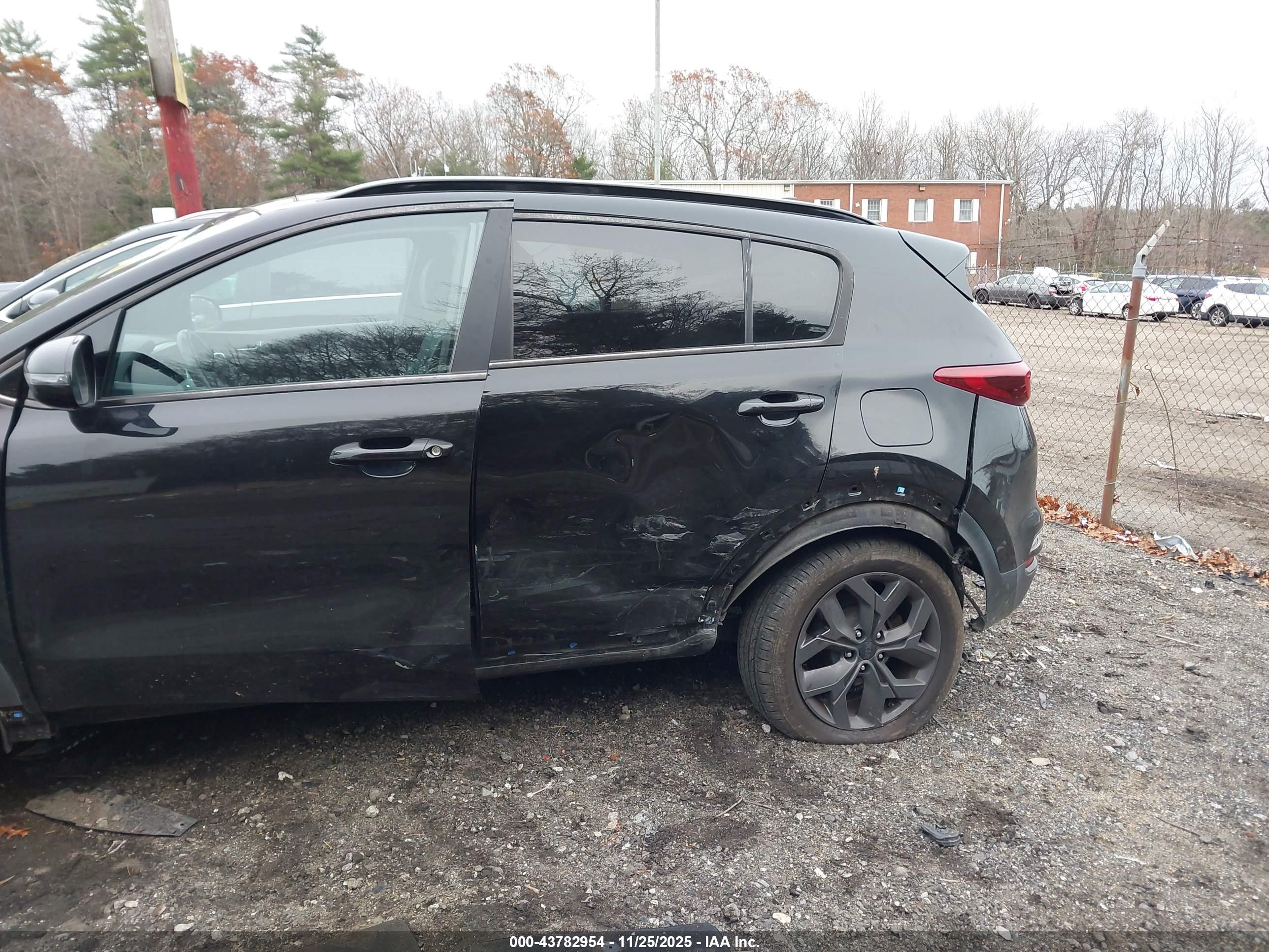KIA SPORTAGE image 6