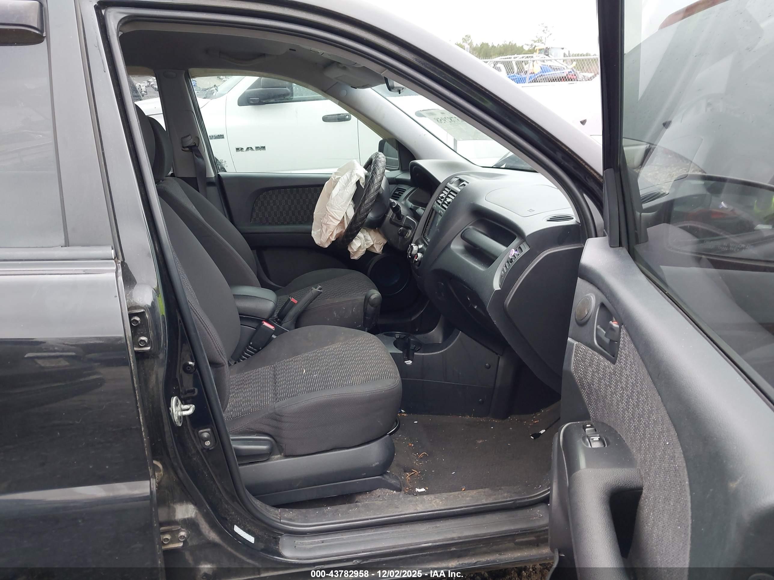 KIA SPORTAGE image 5